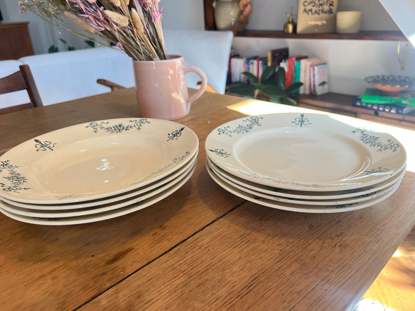 8 assiettes Longchamp modèle Sapho, 4 plates et 4 à soupe, parfait état. 