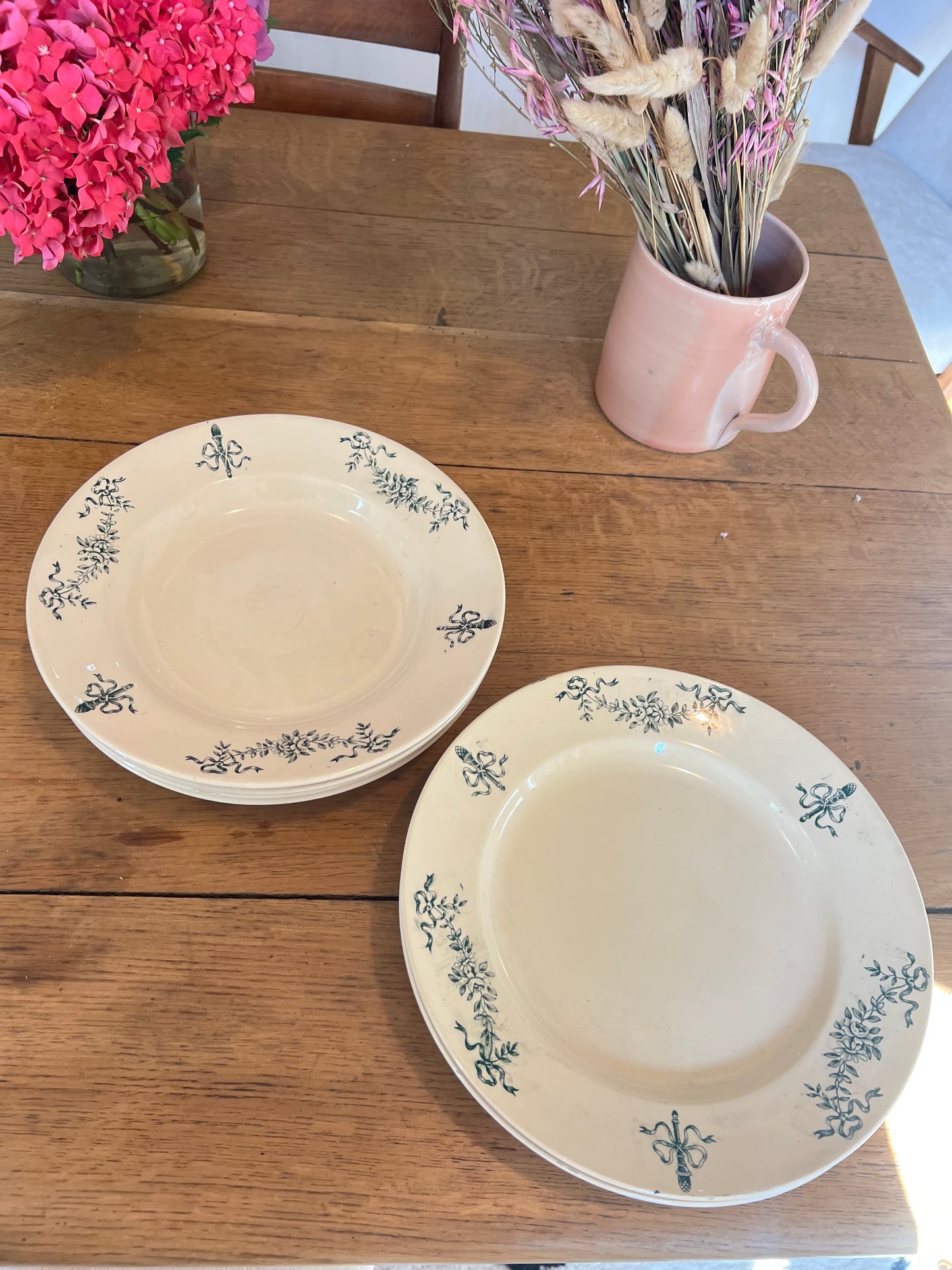 8 assiettes Longchamp modèle Sapho, 4 plates et 4 à soupe, parfait état. 