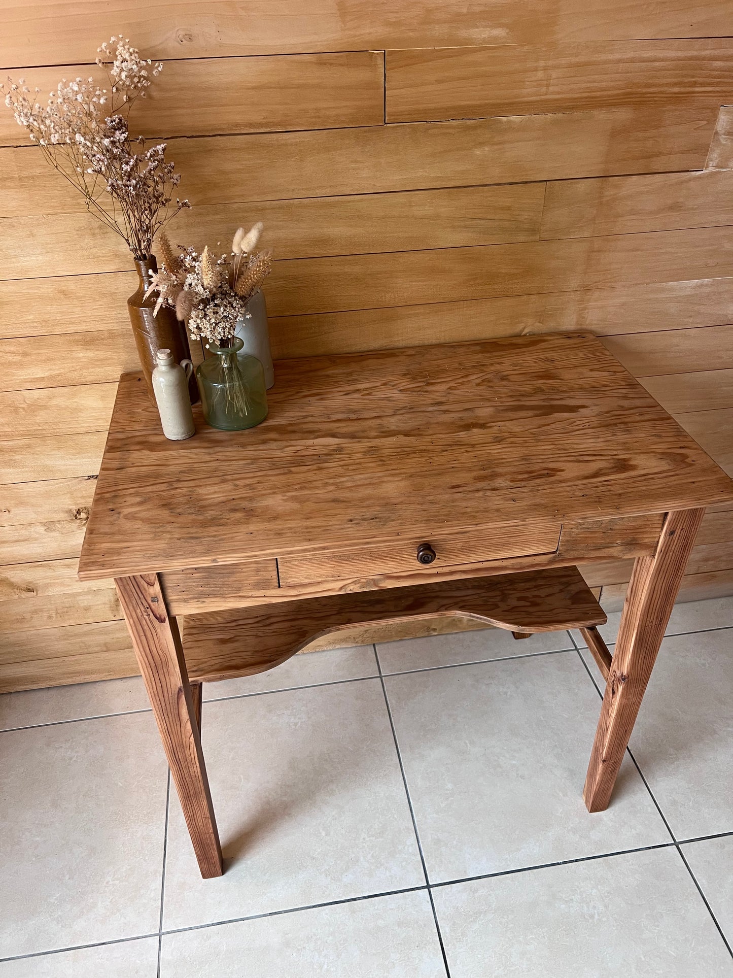 Petite coiffeuse en pin, parfait état.