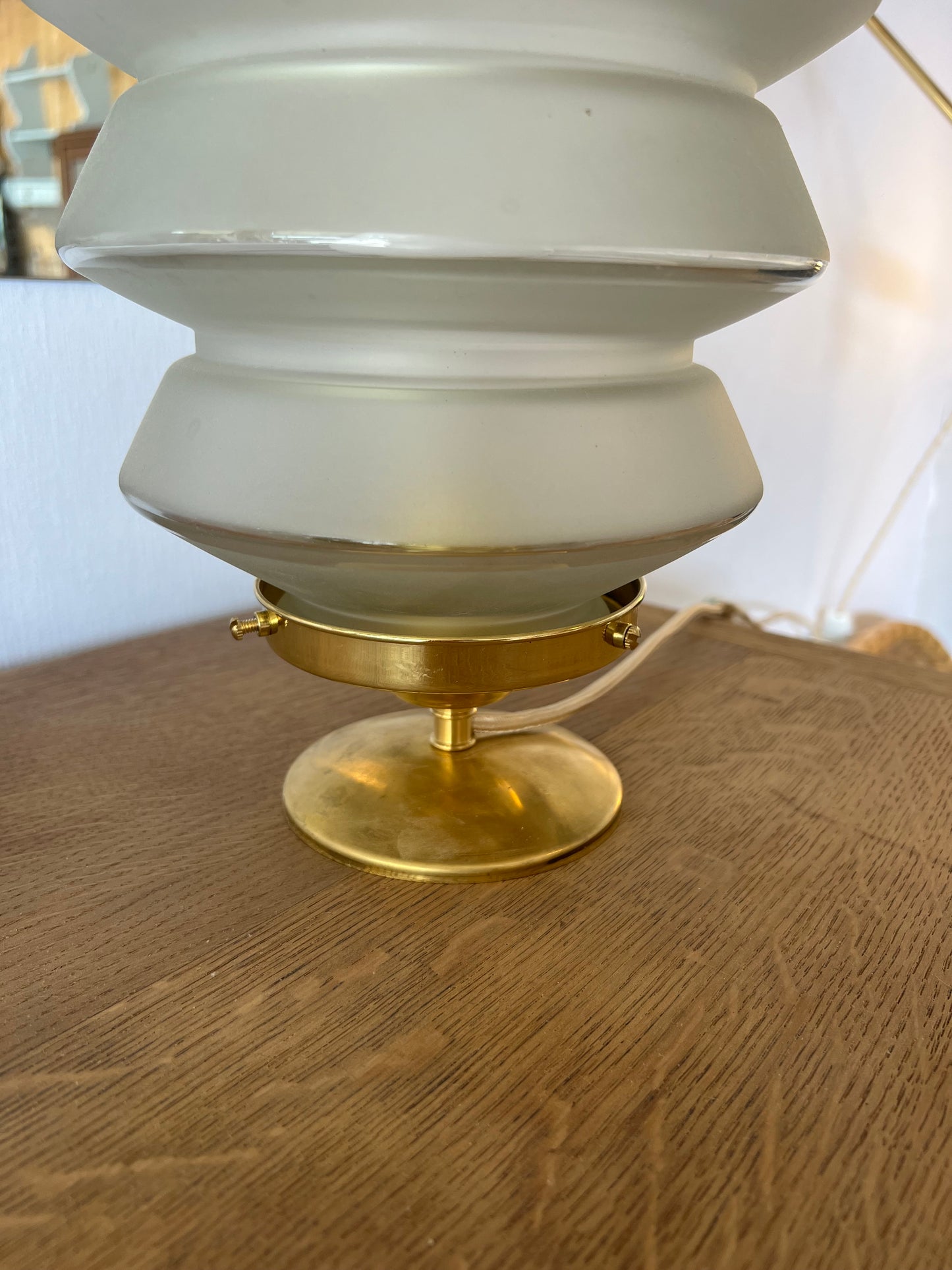 Lampe à poser, création unique, l'électricité est neuve, la verrerie art déco est chinée, la douille est une e27.