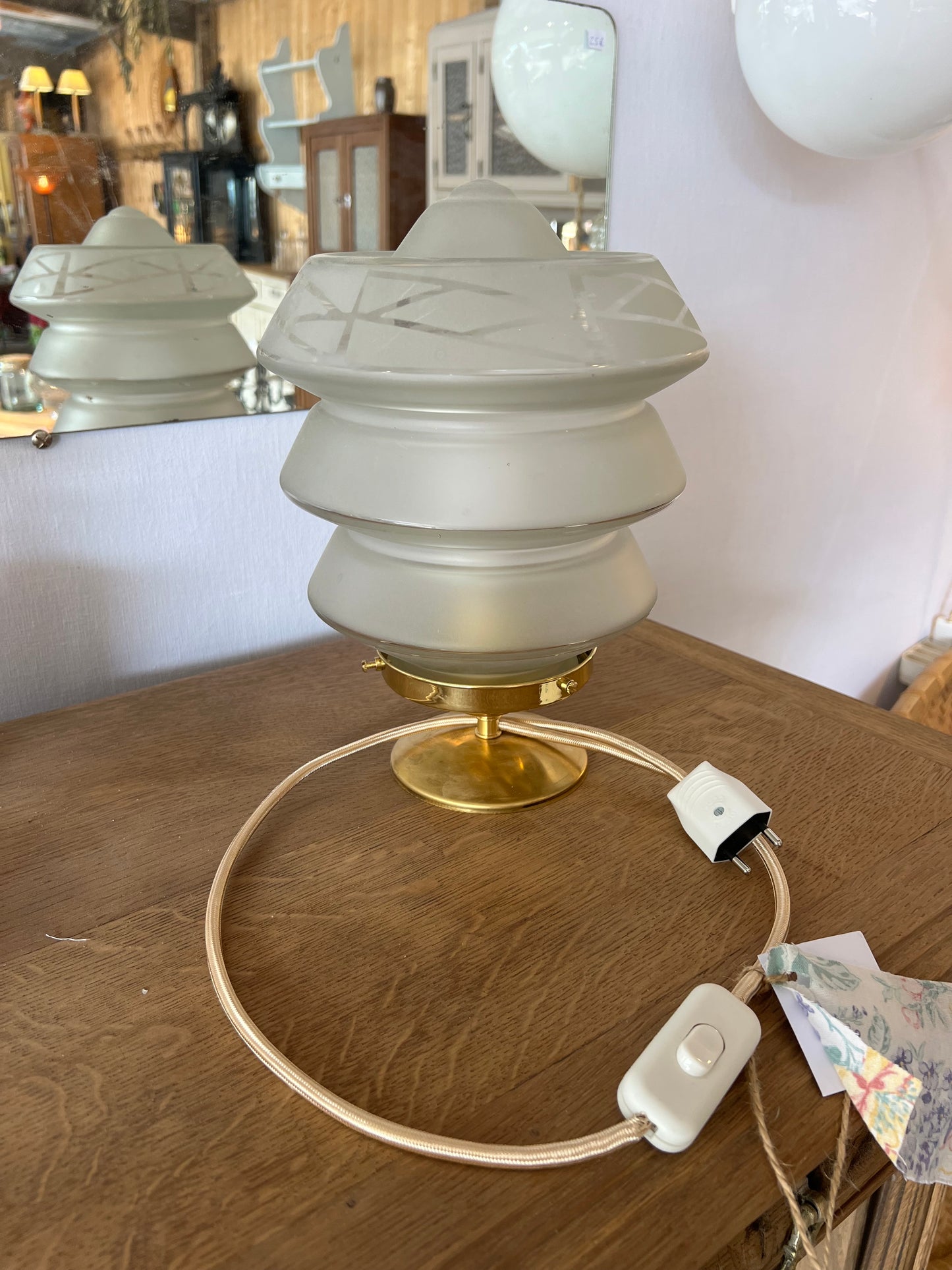 Lampe à poser, création unique, l'électricité est neuve, la verrerie art déco est chinée, la douille est une e27.