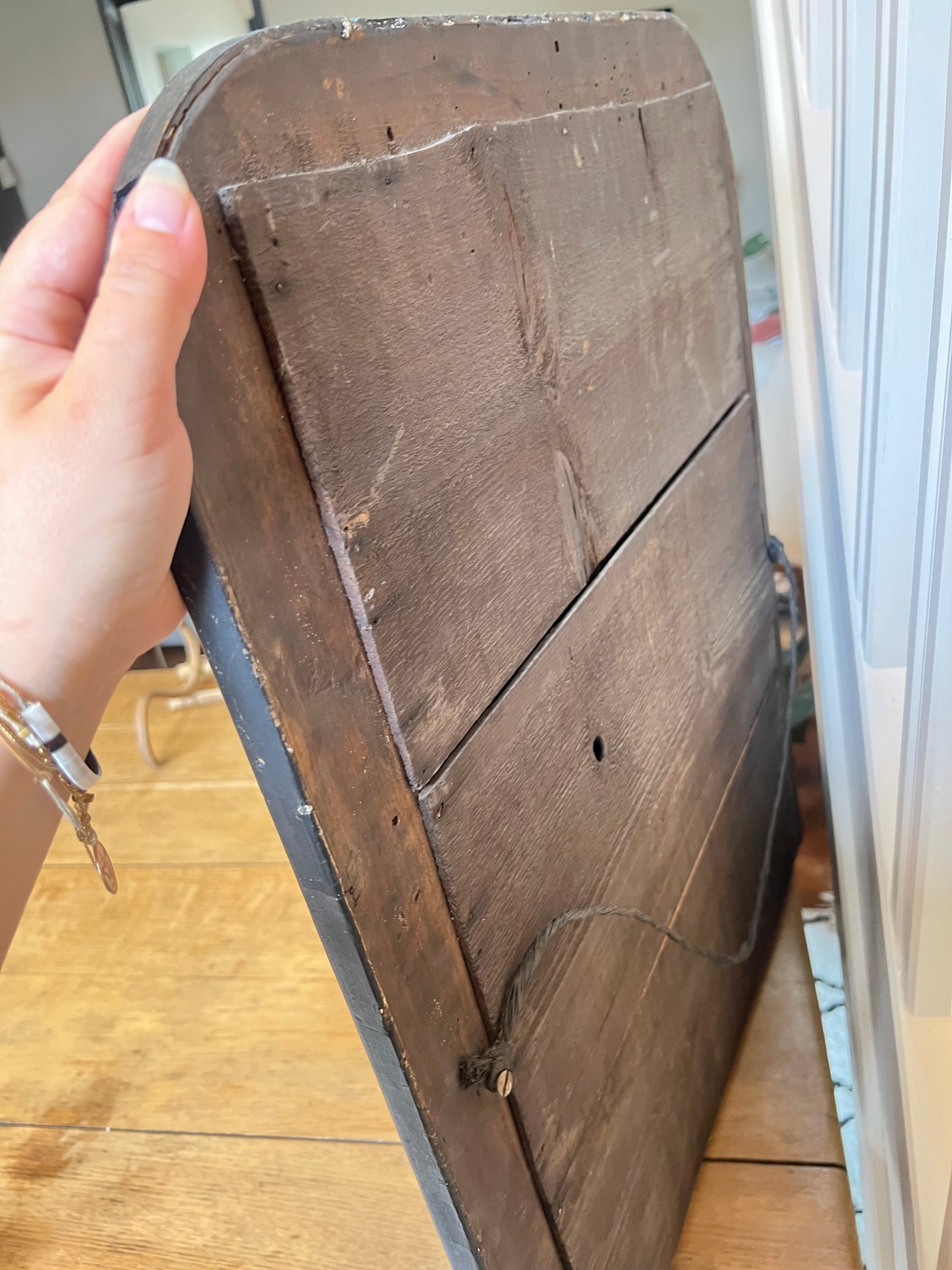 Miroir louis philippe noir et doré, vitre biseauté, cadre patiné, superbe.