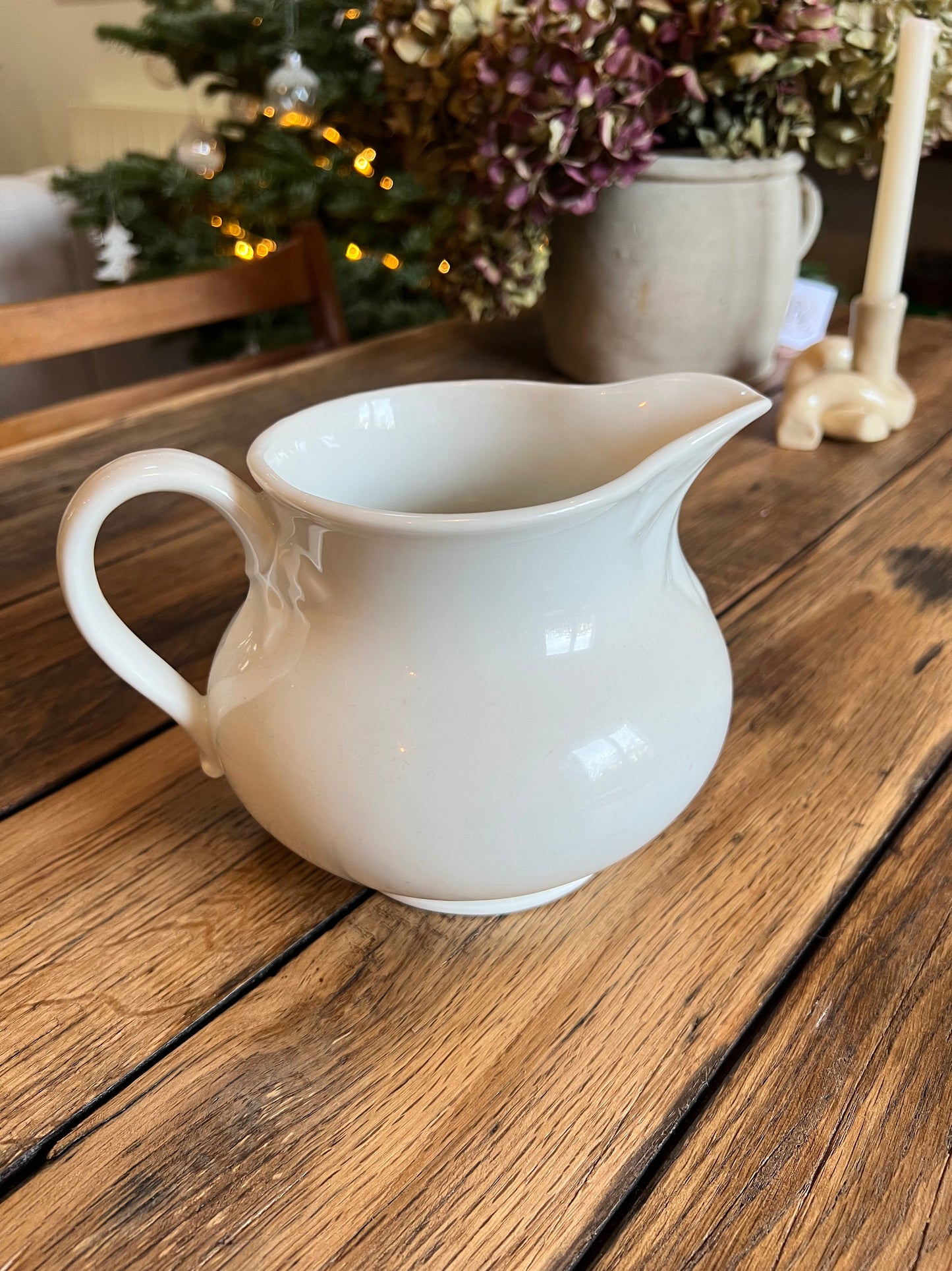 Pichets blancs, parfait état.