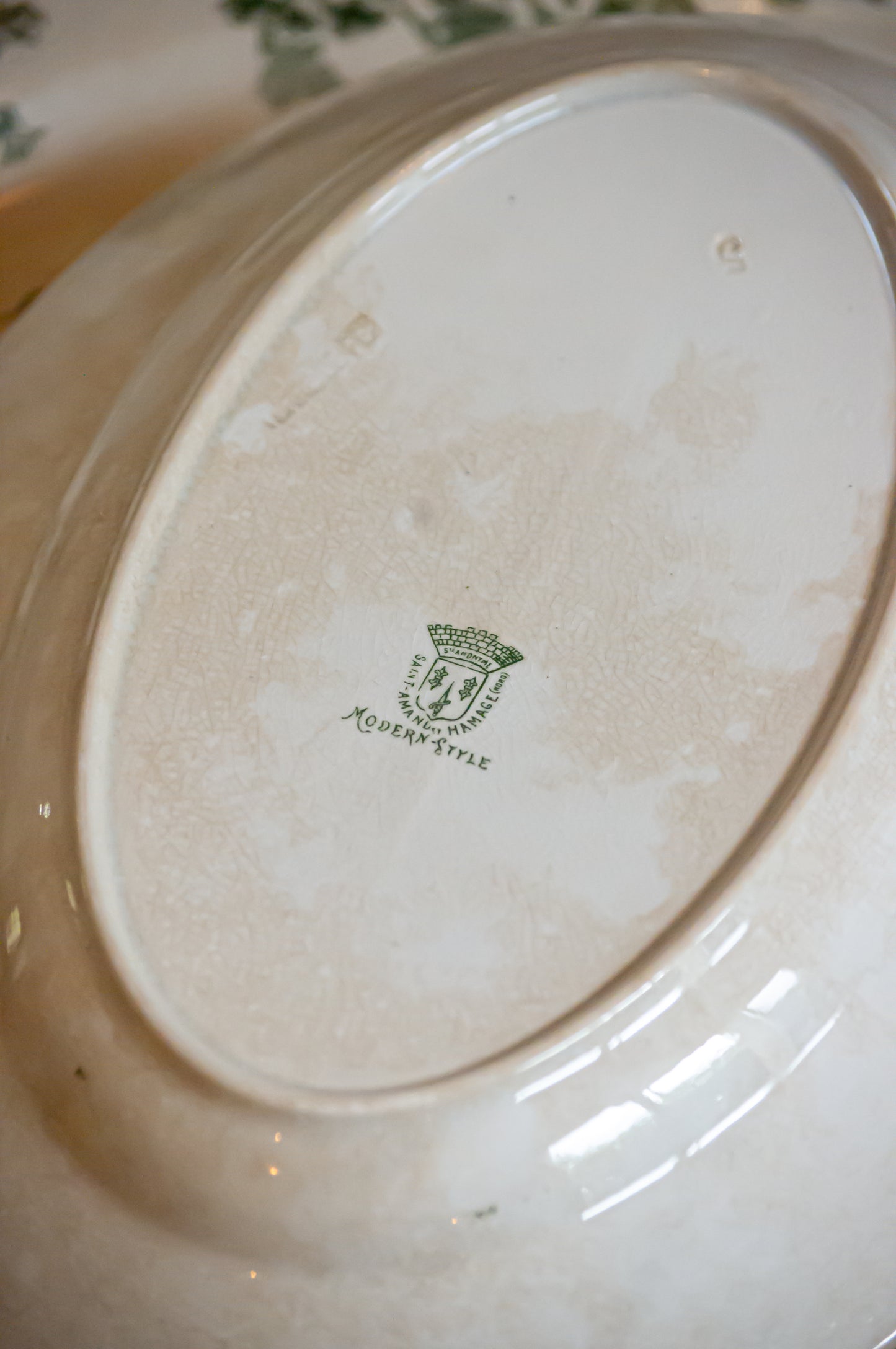 Deux plats ovales Saint Amand, modèle Modern-Style, en parfait état.