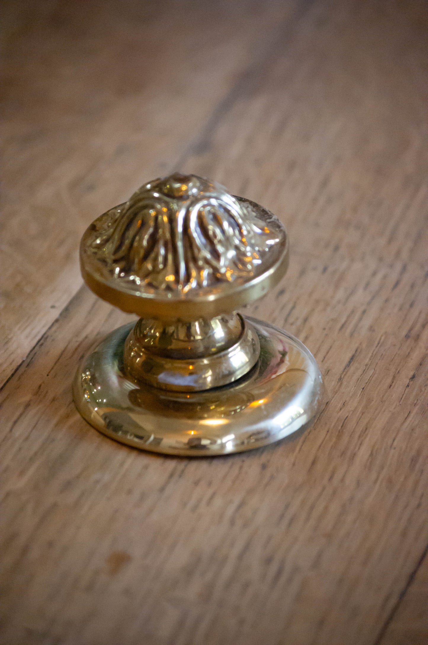 Poignées de porte ou boules d'escalier en laiton, 3 différentes.