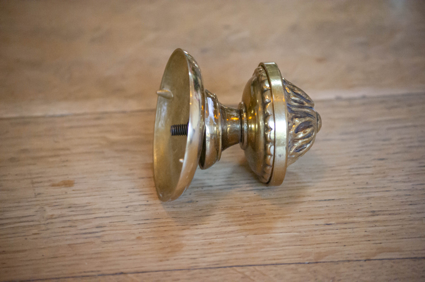 Poignées de porte ou boules d'escalier en laiton, 3 différentes.