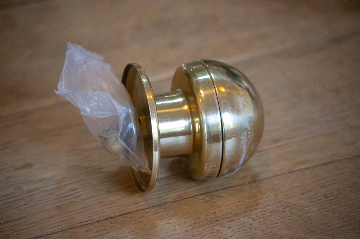 Poignées de porte ou boules d'escalier en laiton, 3 différentes.