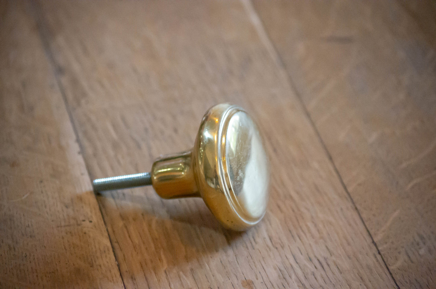 Poignées de porte ou boules d'escalier en laiton, 3 différentes.