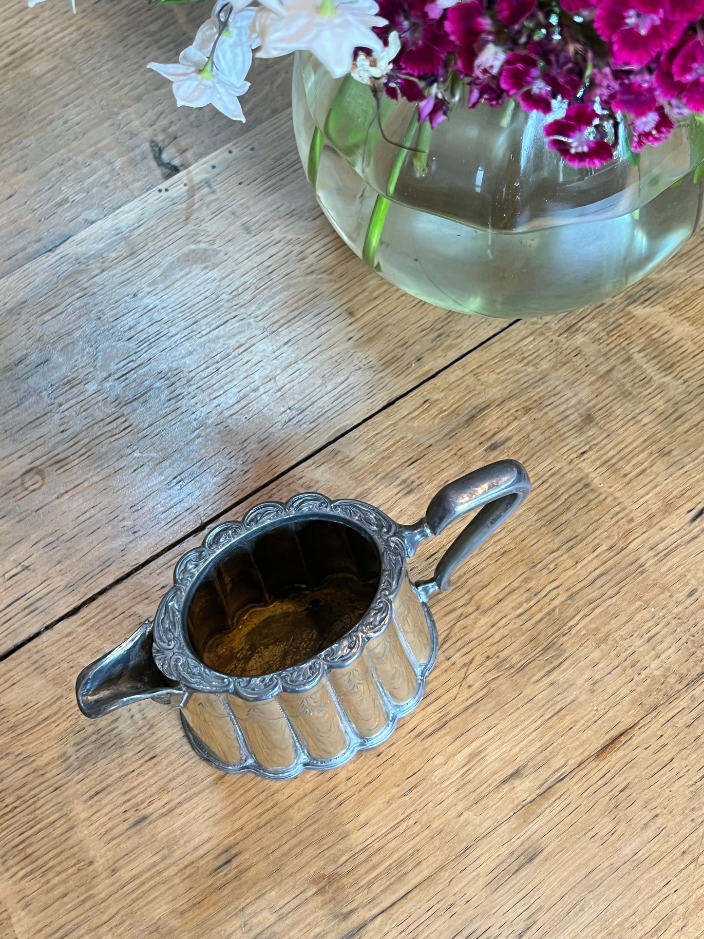 Petit pichet à lait en métal, anglais.