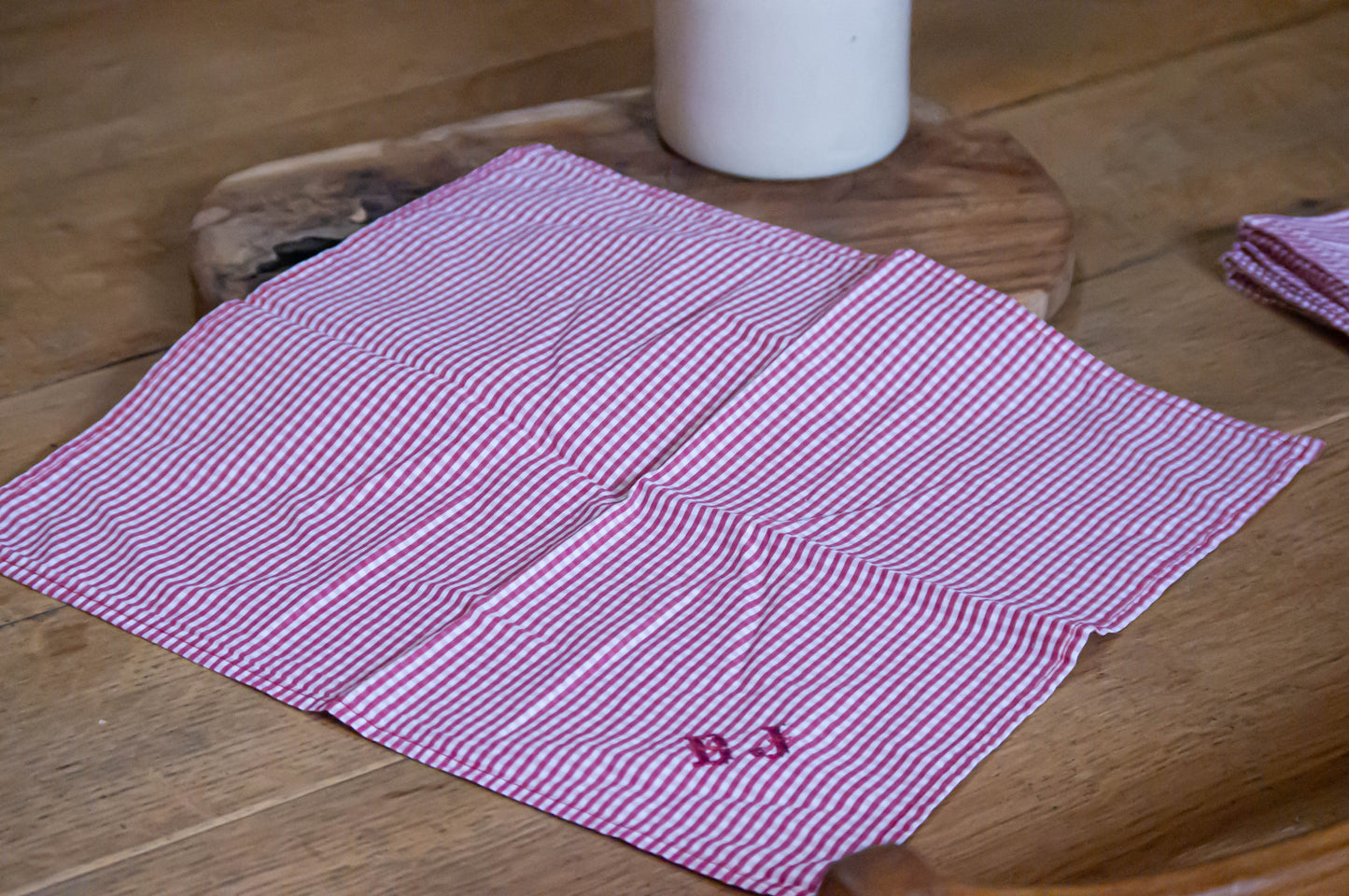 4 serviettes de table vichy, monogramme BJ, parfait état.4 serviettes de table vichy, monogramme BJ, parfait état.