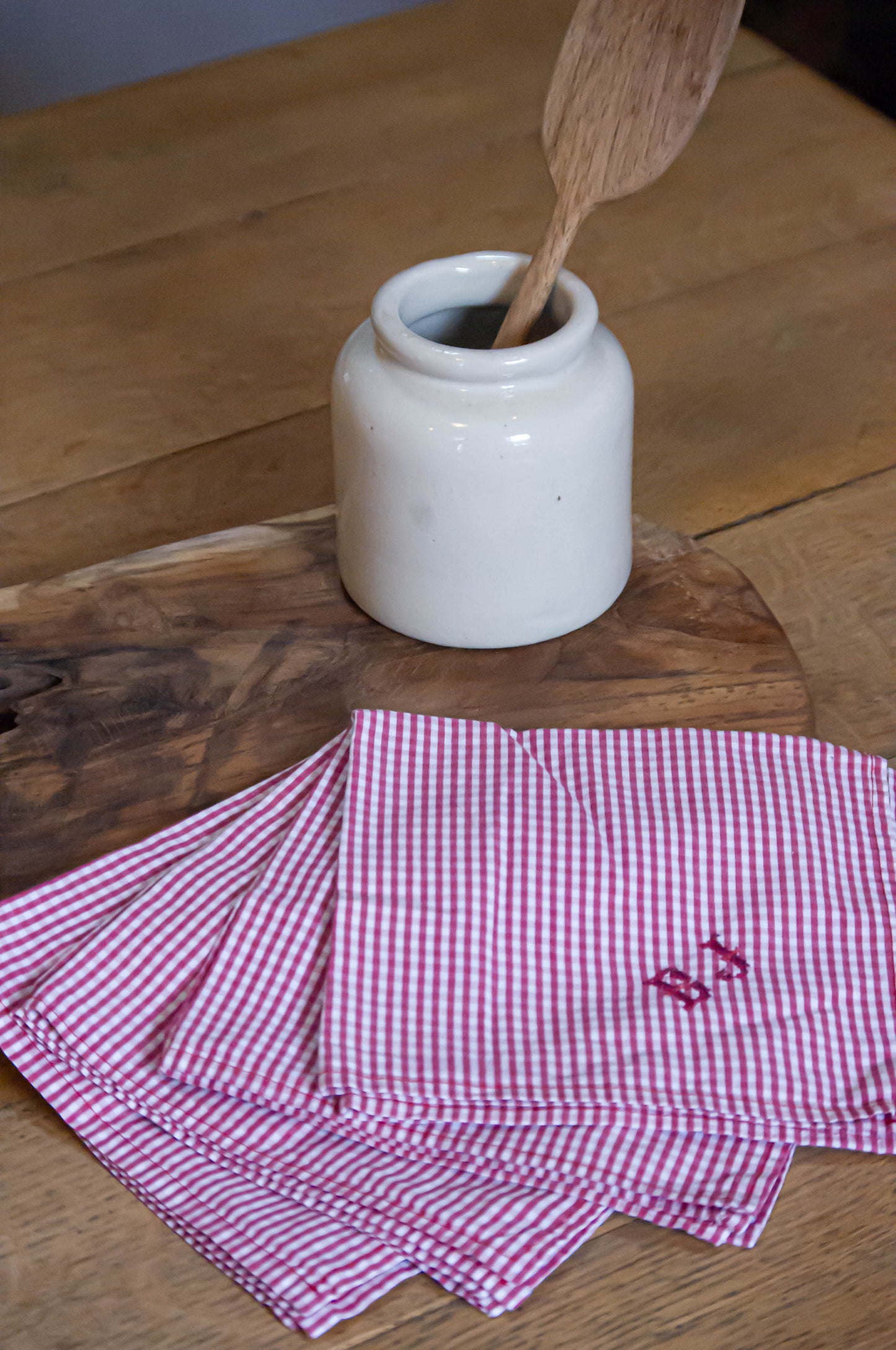 4 serviettes de table vichy, monogramme BJ, parfait état.
