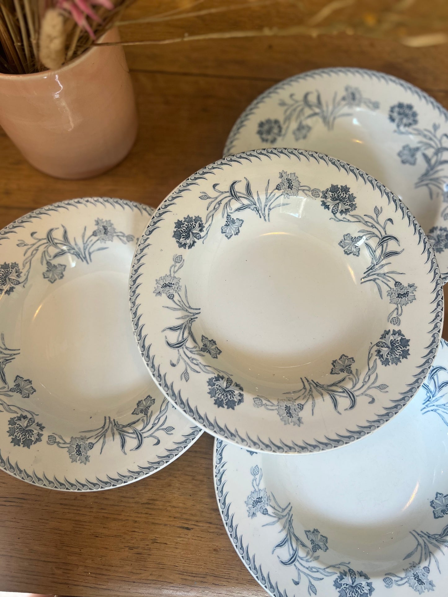 4 assiettes à soupe Luneville modèle Lutèce, parfait état.