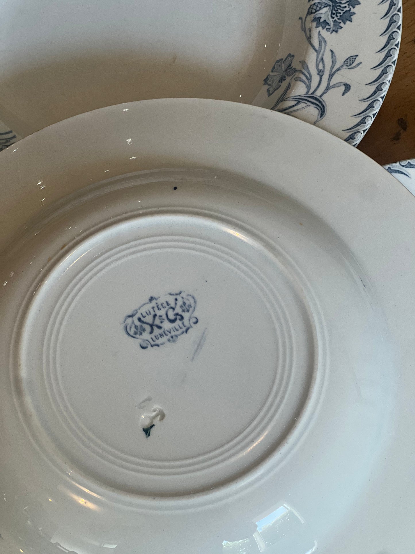 4 assiettes à soupe Luneville modèle Lutèce, parfait état.