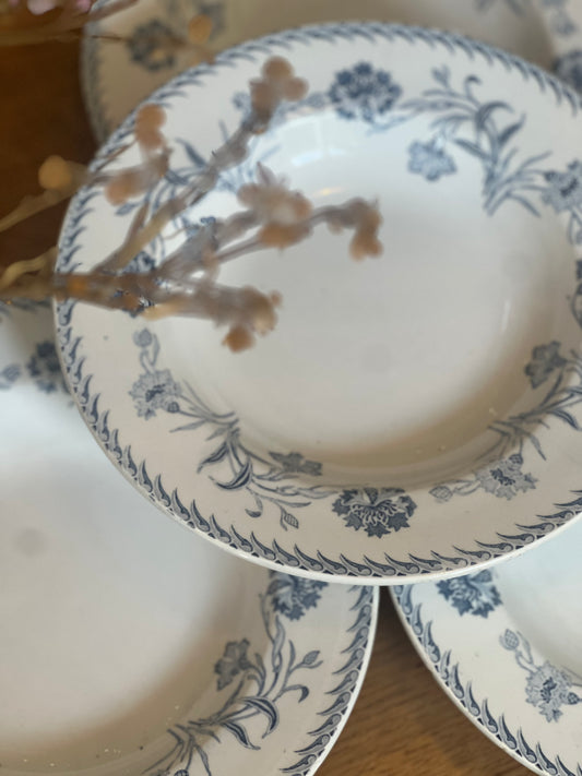 4 assiettes à soupe Luneville modèle Lutèce, parfait état.