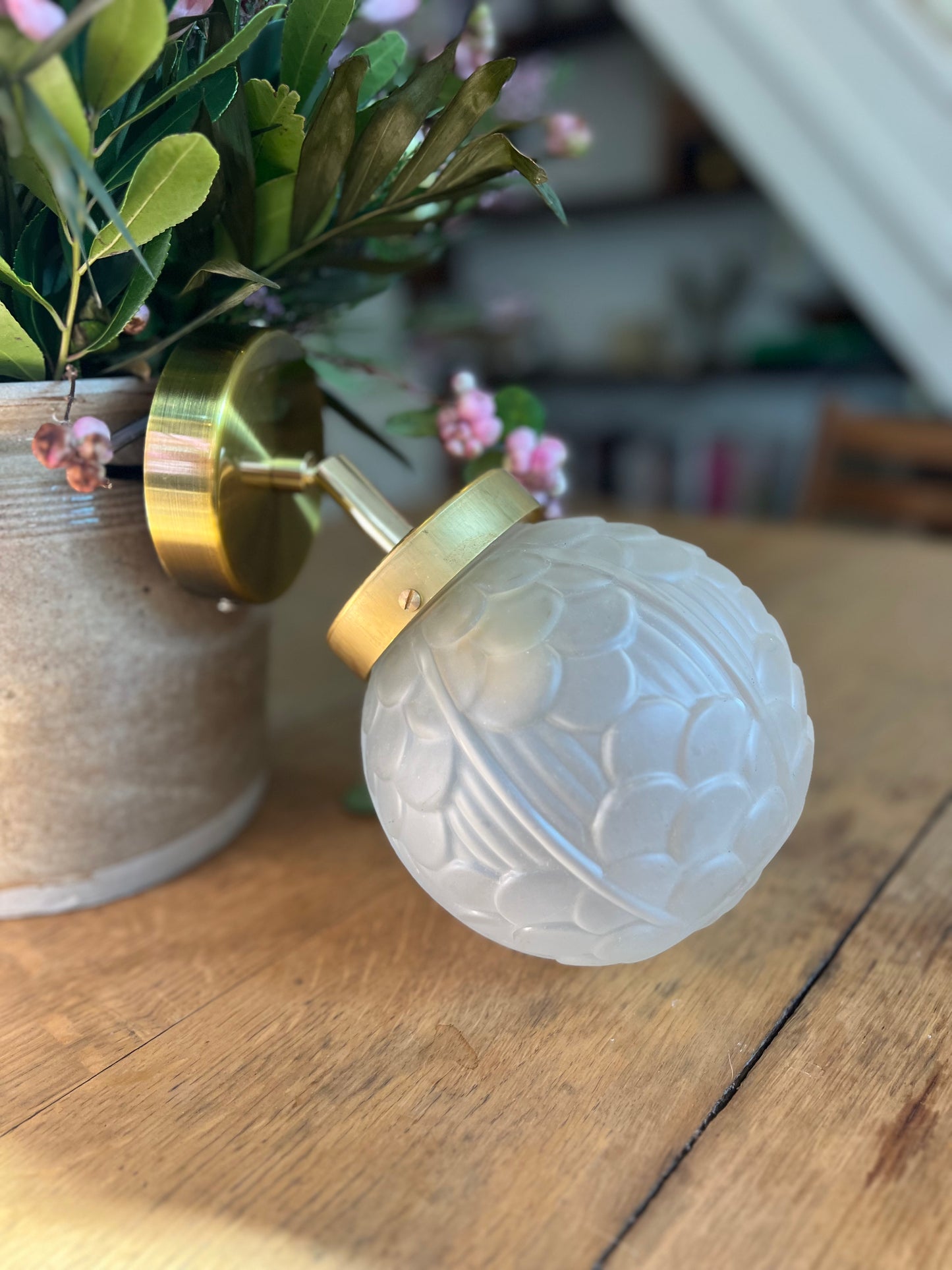 Applique orientable avec globe art déco, douille e27, création unique, électricité neuve.