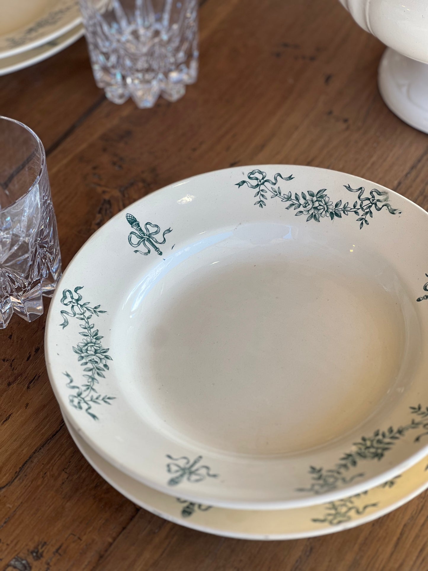 8 assiettes Longchamp, modèle Sapho, 4 plates et 4 à soupe, en parfait état.&nbsp;