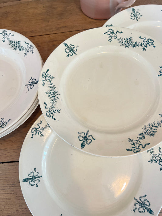 8 assiettes Longchamp modèle Sapho, 4 plates et 4 à soupe, parfait état.&nbsp;