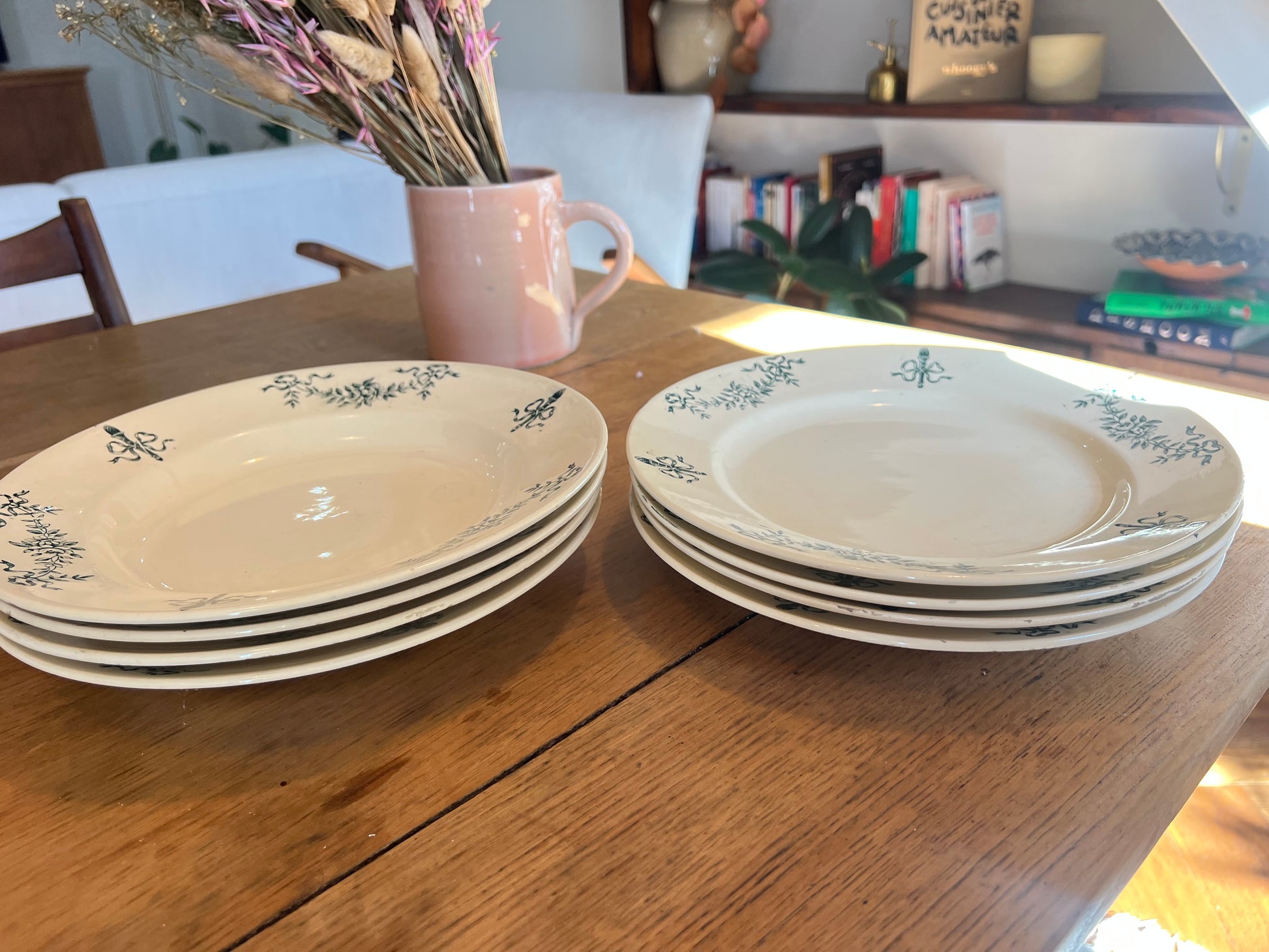 8 assiettes Longchamp modèle Sapho, 4 plates et 4 à soupe, parfait état.&nbsp;