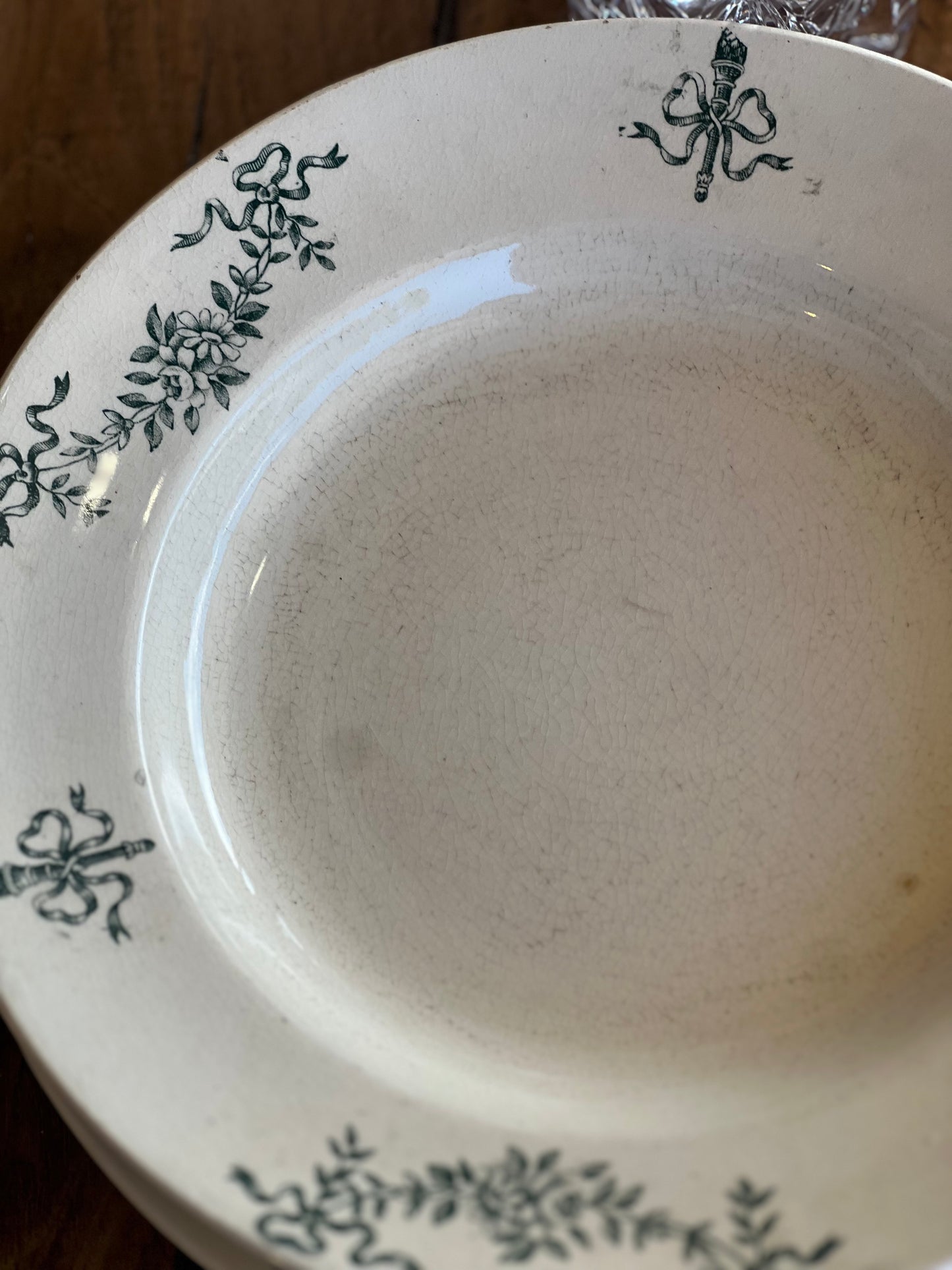 8 assiettes Longchamp, modèle Sapho, 4 plates et 4 à soupe, en parfait état.&nbsp;