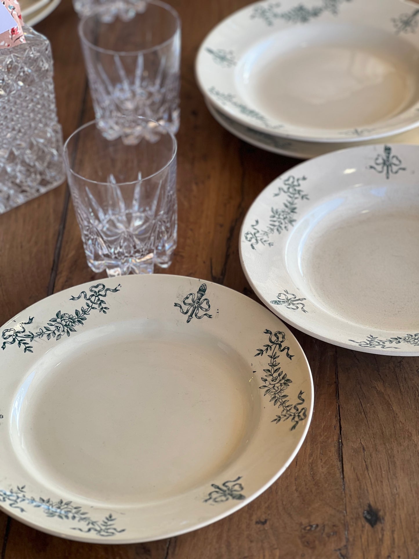 8 assiettes Longchamp, modèle Sapho, 4 plates et 4 à soupe, en parfait état.&nbsp;