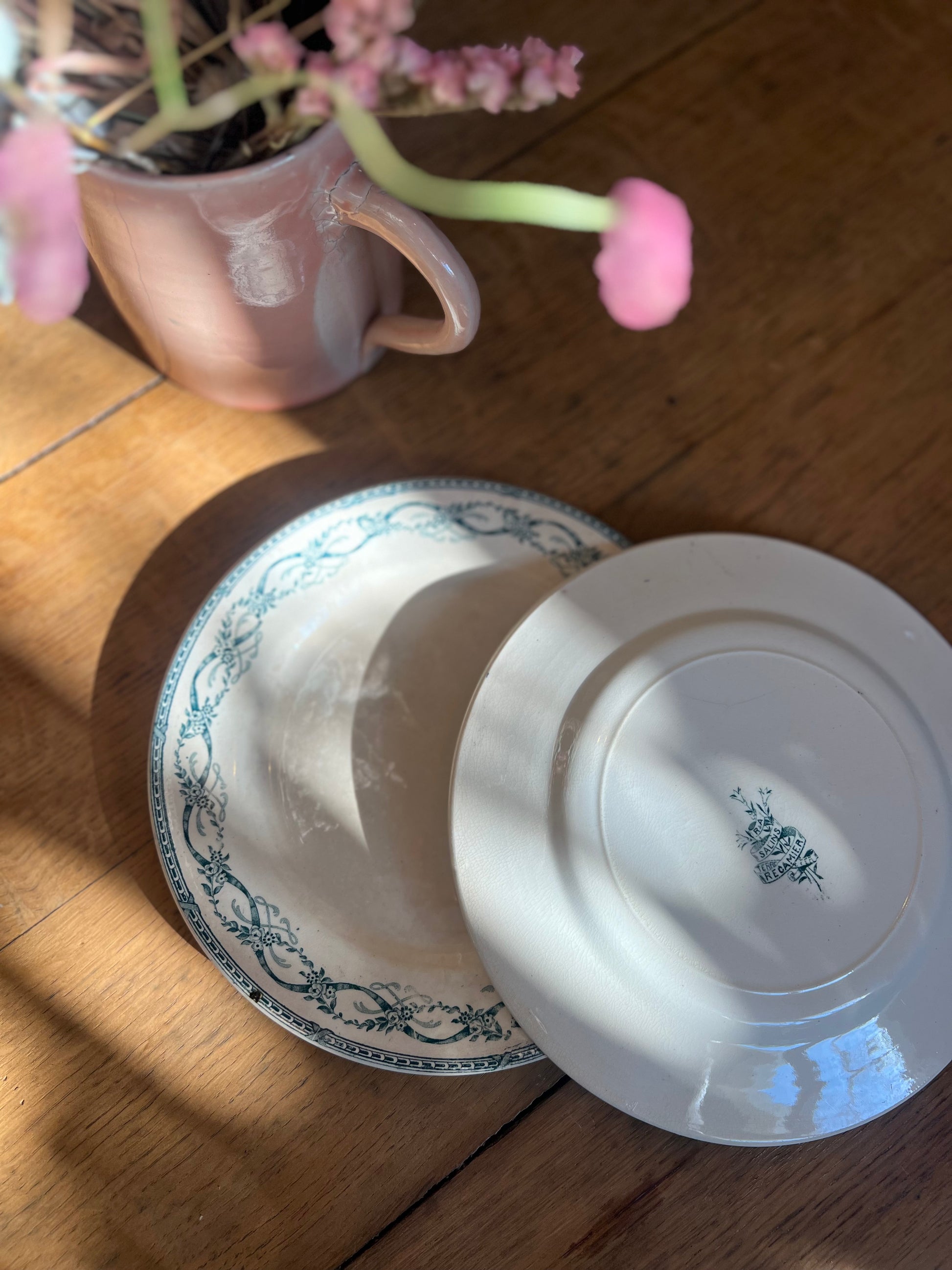 2 assiettes plates, Salins modèle Récamier, parfait état.