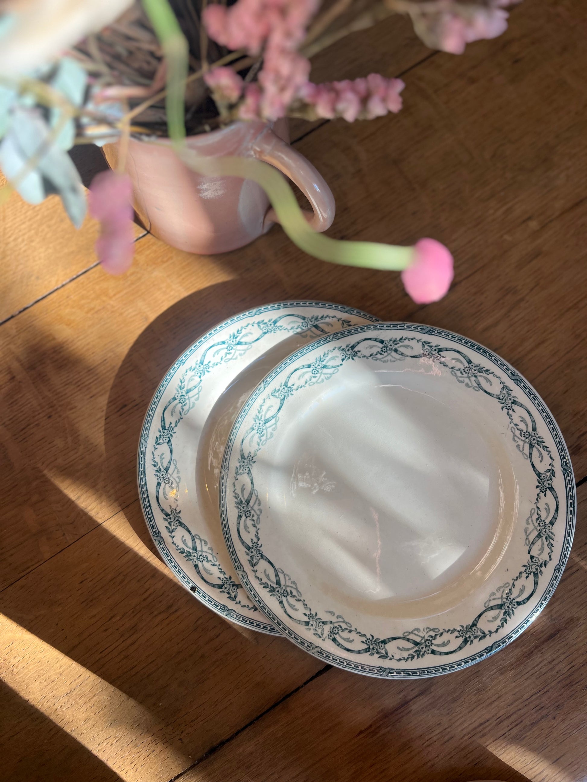 2 assiettes plates, Salins modèle Récamier, parfait état.