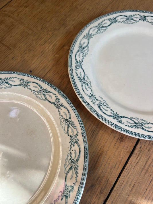 2 assiettes plates, Salins modèle Récamier, parfait état.