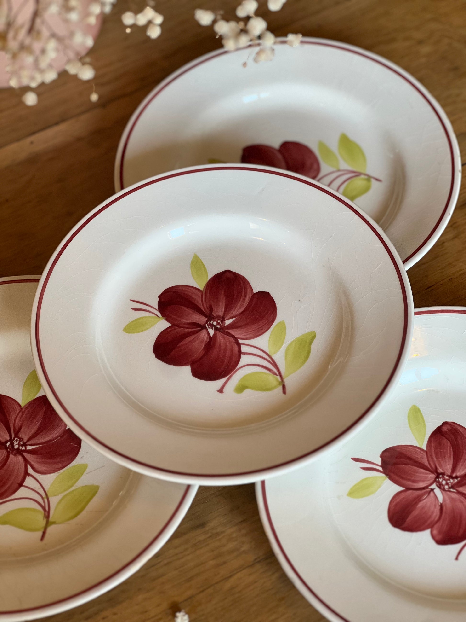 4 assiettes à fromage, modèle Géraldine, une fêlée.