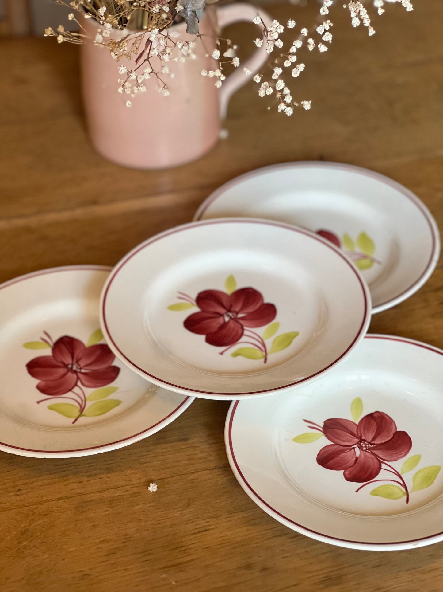 4 assiettes à fromage, modèle Géraldine, une fêlée.