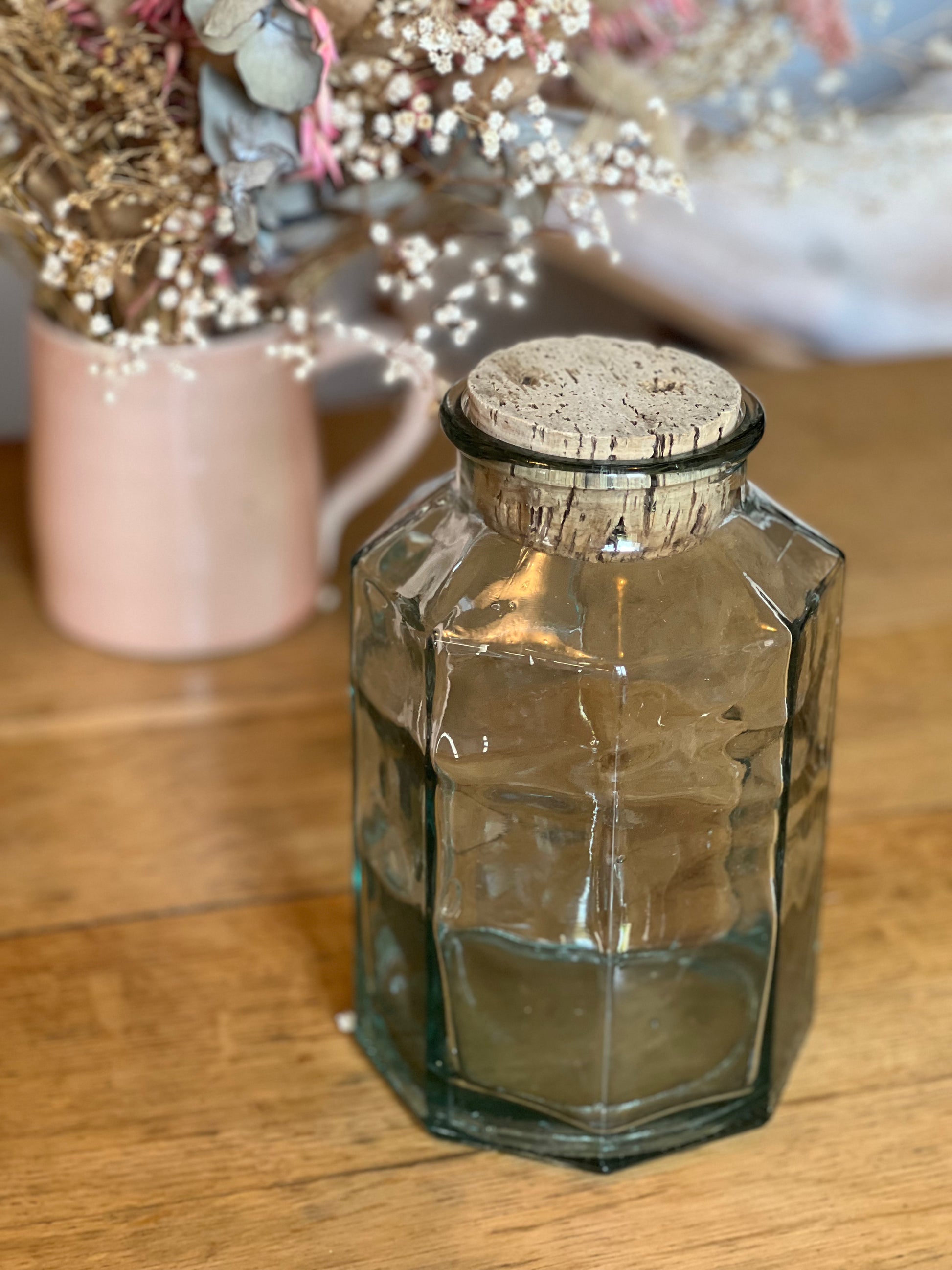 Bocal en verre et son bouchon en liège.