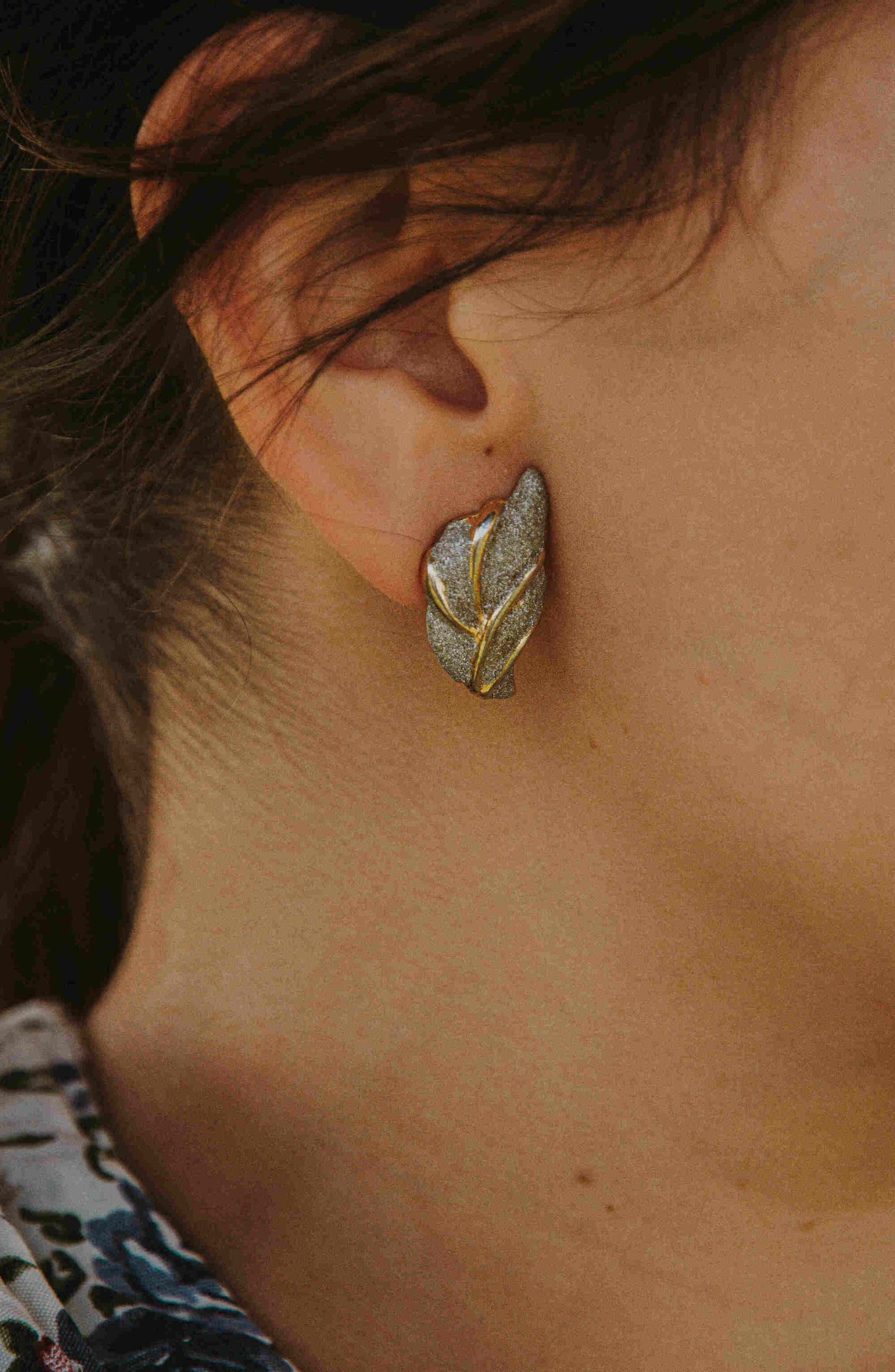 Boucles d'oreilles clip en métal argenté en forme de pétales