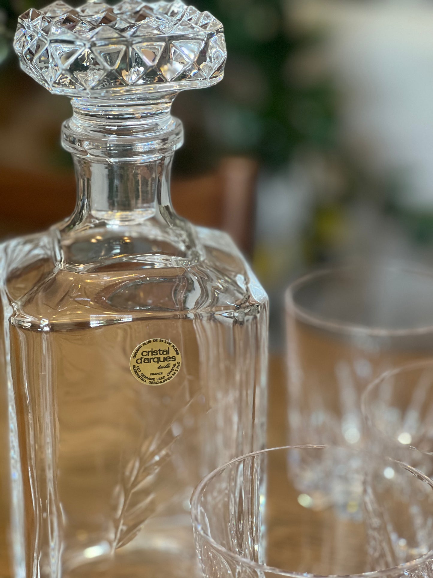 Carafe à whisky et 4 verres en cristal, parfait état.