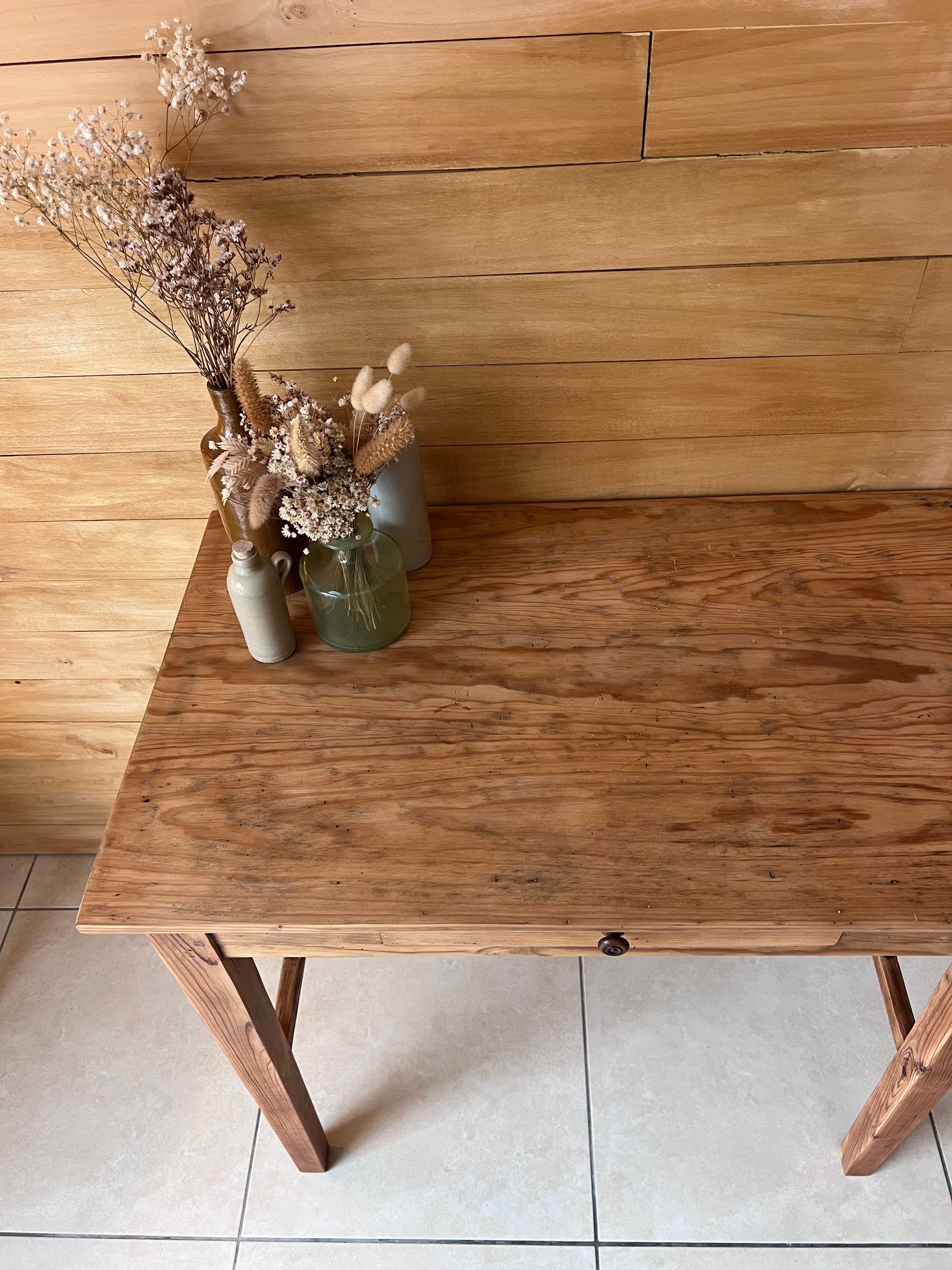 Petite coiffeuse en pin, parfait état.