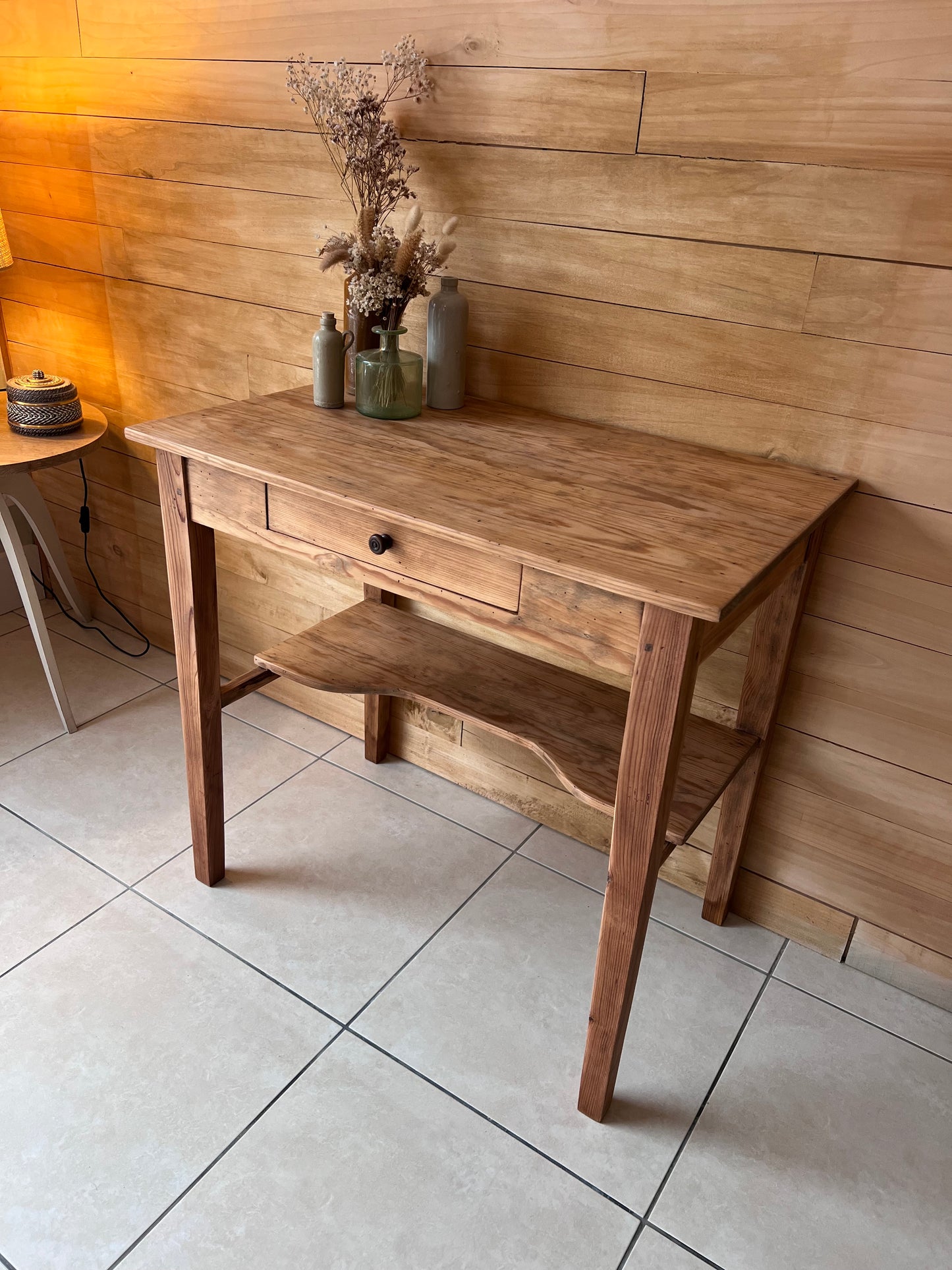 Petite coiffeuse en pin, parfait état.