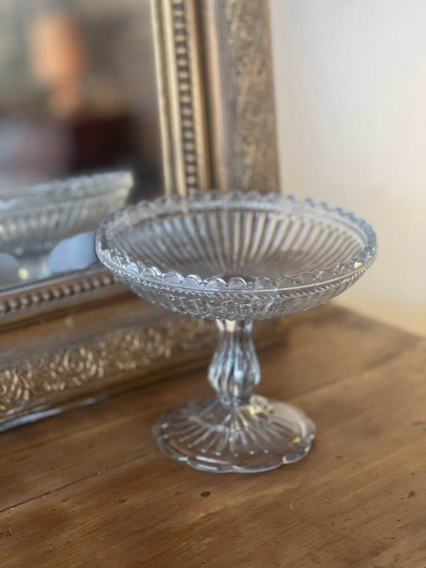 Compotier haut en verre, parfait état.