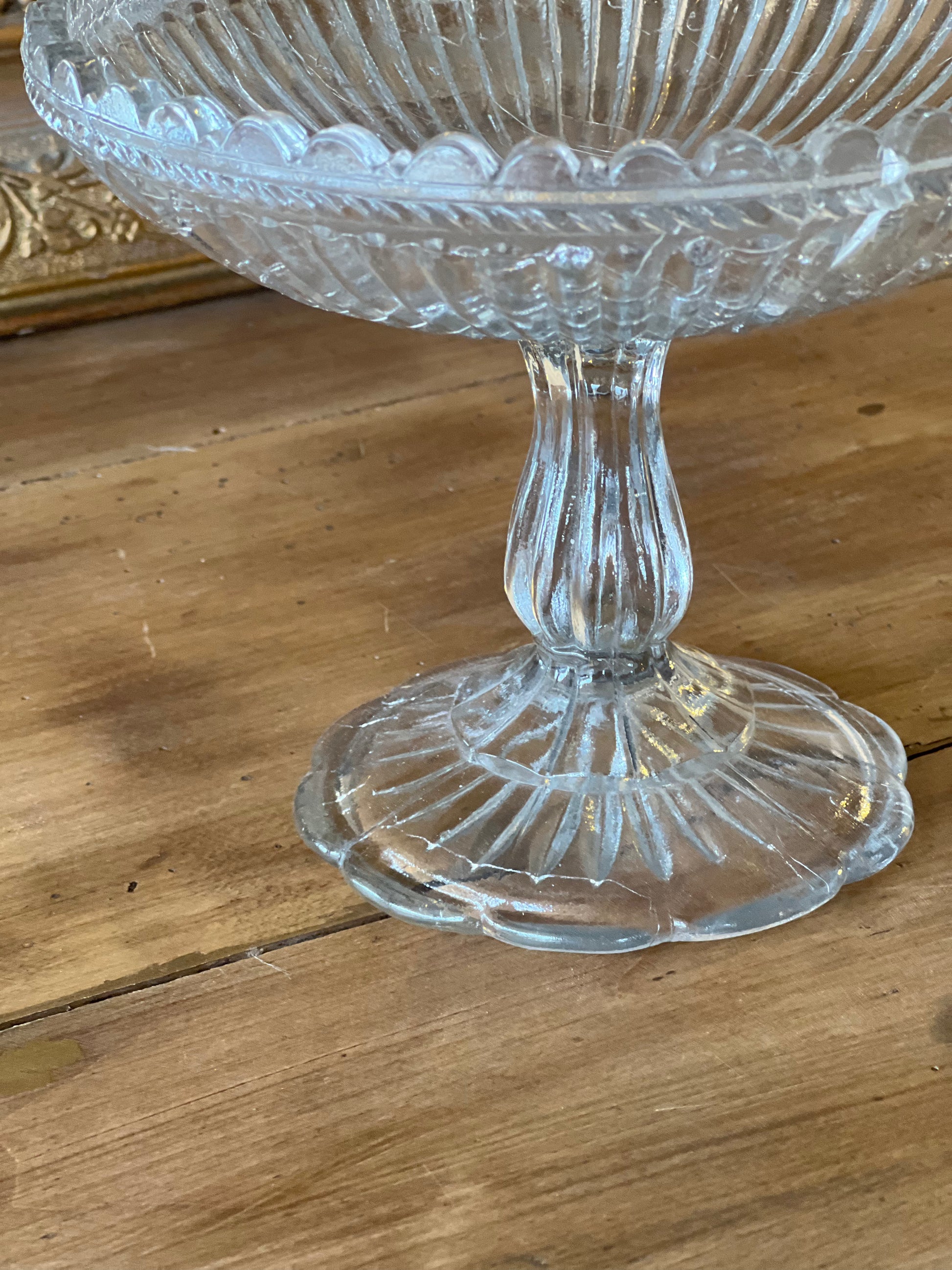 Compotier haut en verre, parfait état.