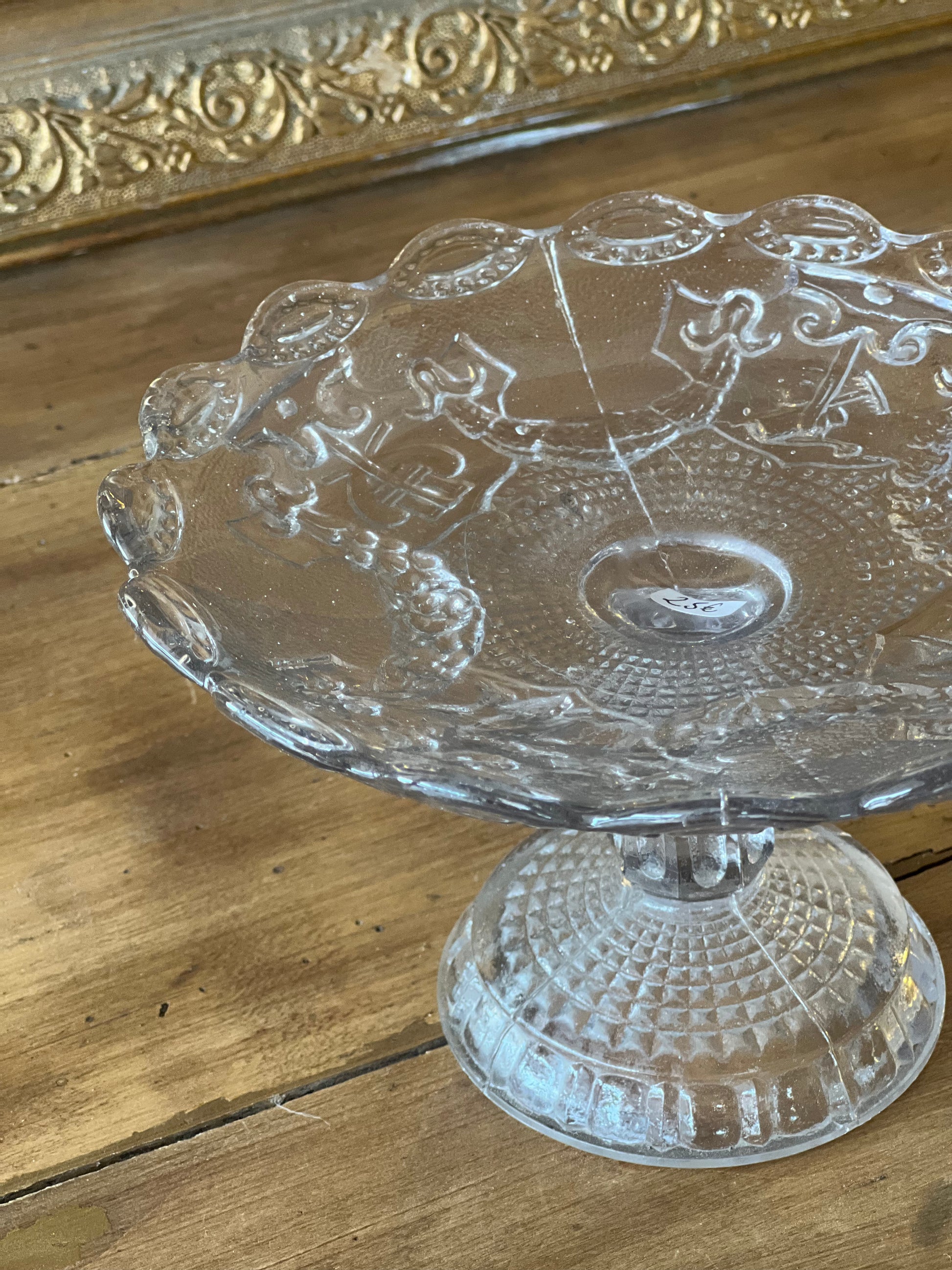 Compotier haut en verre, parfait état.