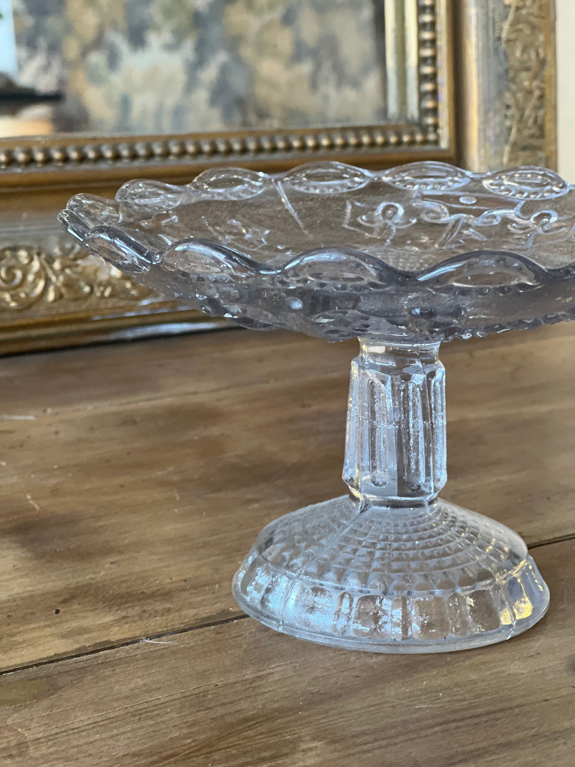 Compotier haut en verre, parfait état.