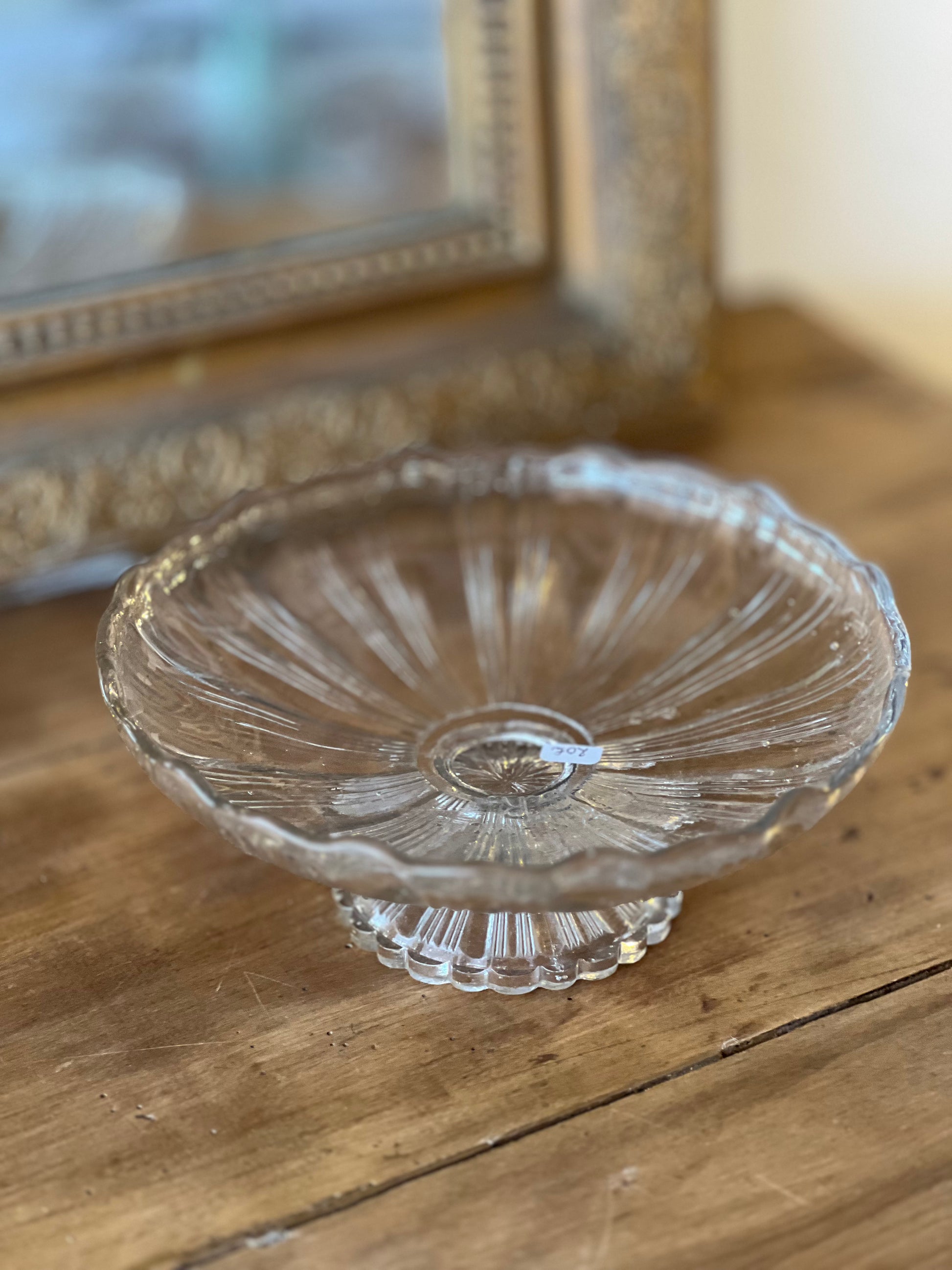 Compotier bas en verre, parfait état.