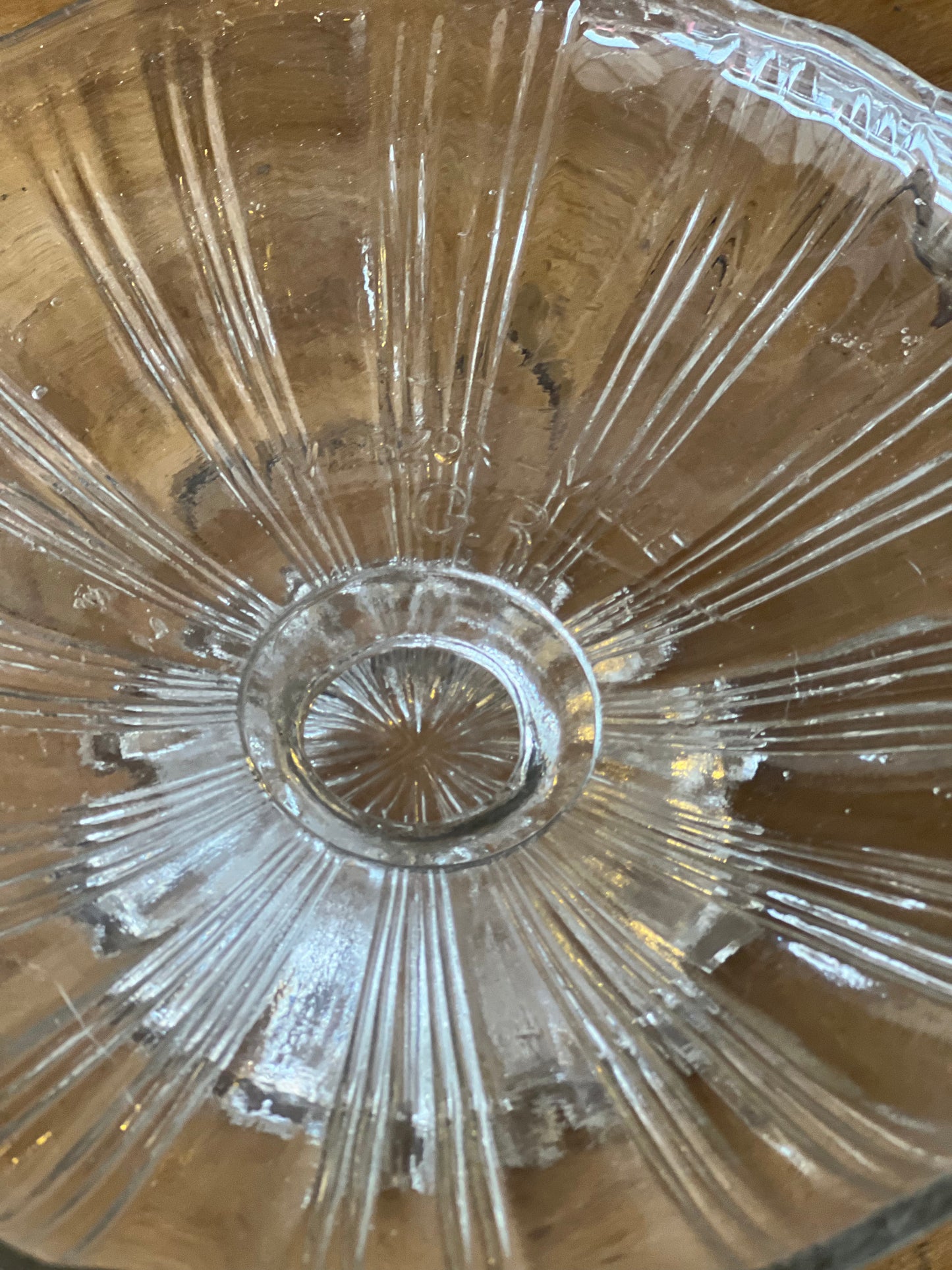 Compotier bas en verre, parfait état.