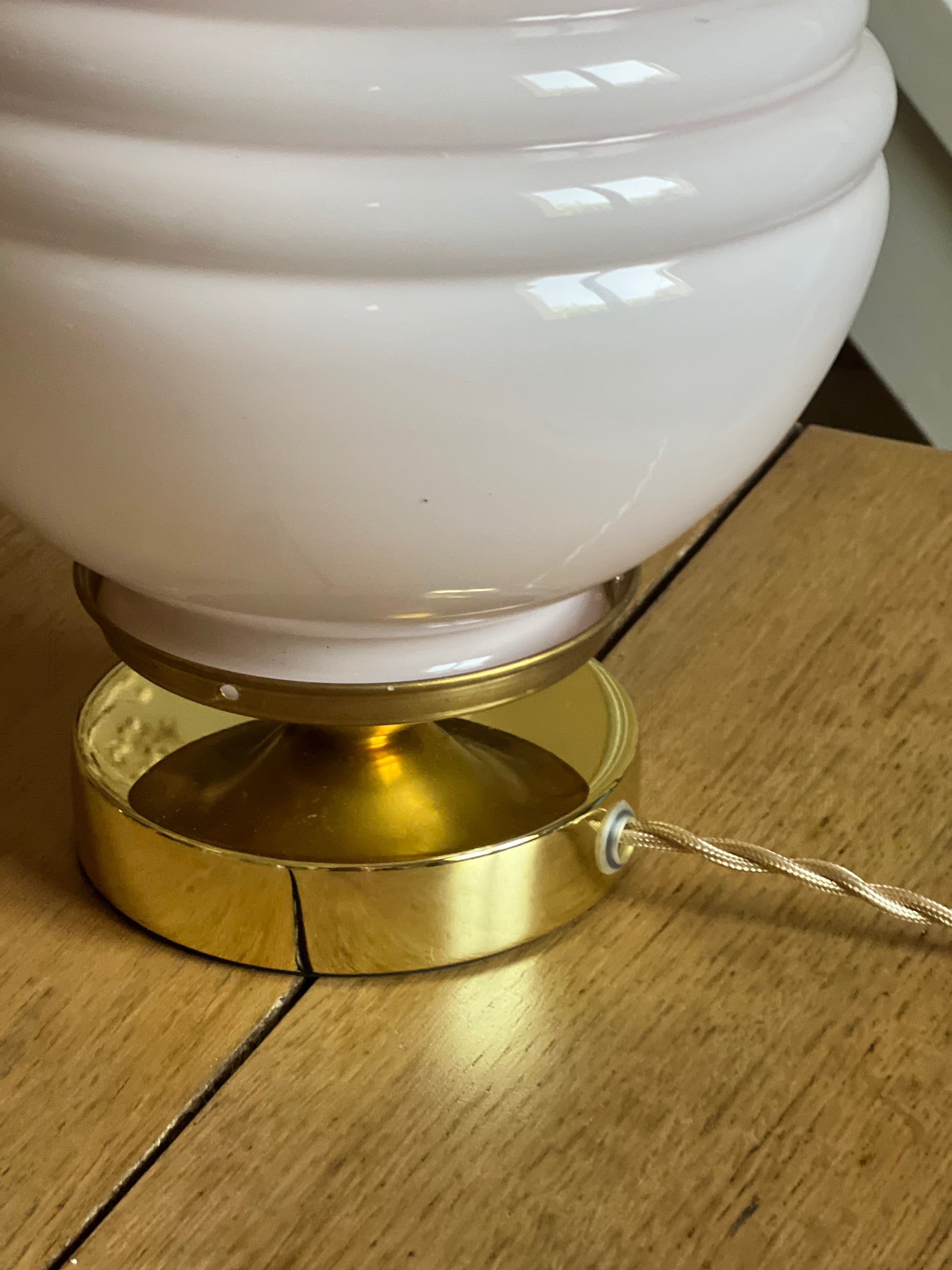 Lampe à poser, globes chiné art déco, système électrique neuf.