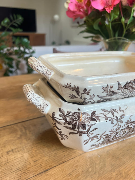 Légumiers Wedgwood, anglais, modèle Neptune, il manque les couvercles, des petits éclats en dessous.
