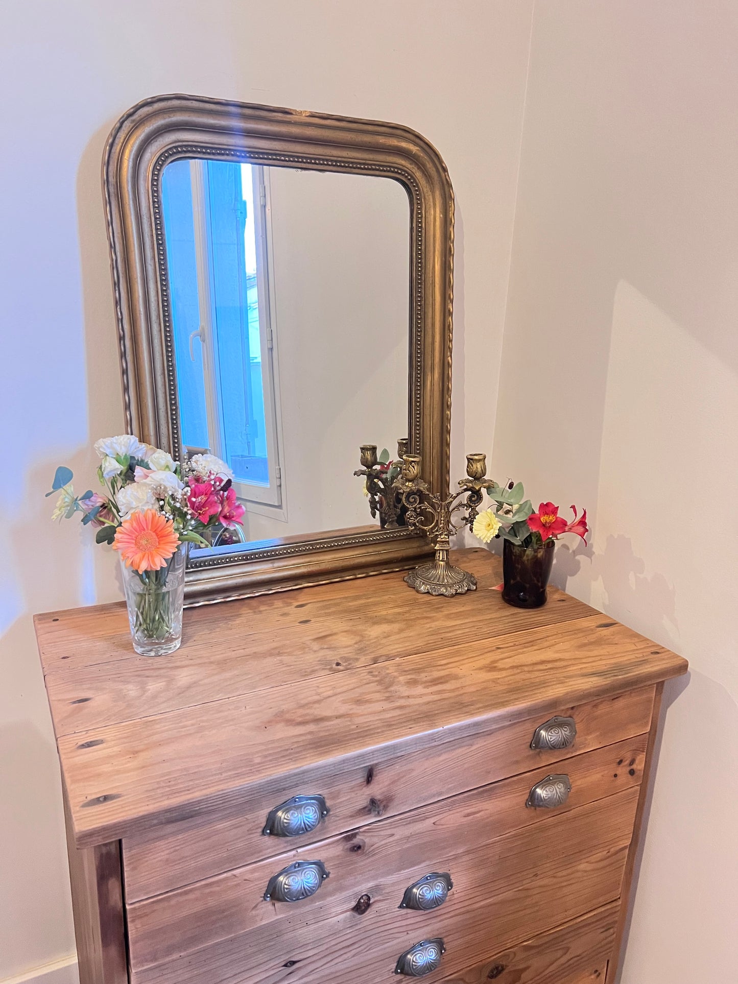 Miroir Philippe, très bon état, quelques petits défauts minimes.