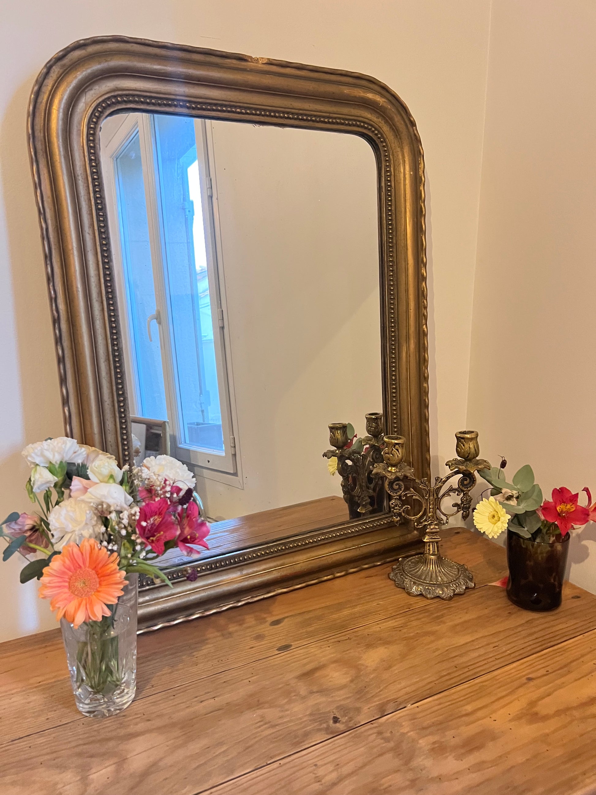 Miroir Louis Philippe, très bon état, quelques petits défauts minimes.