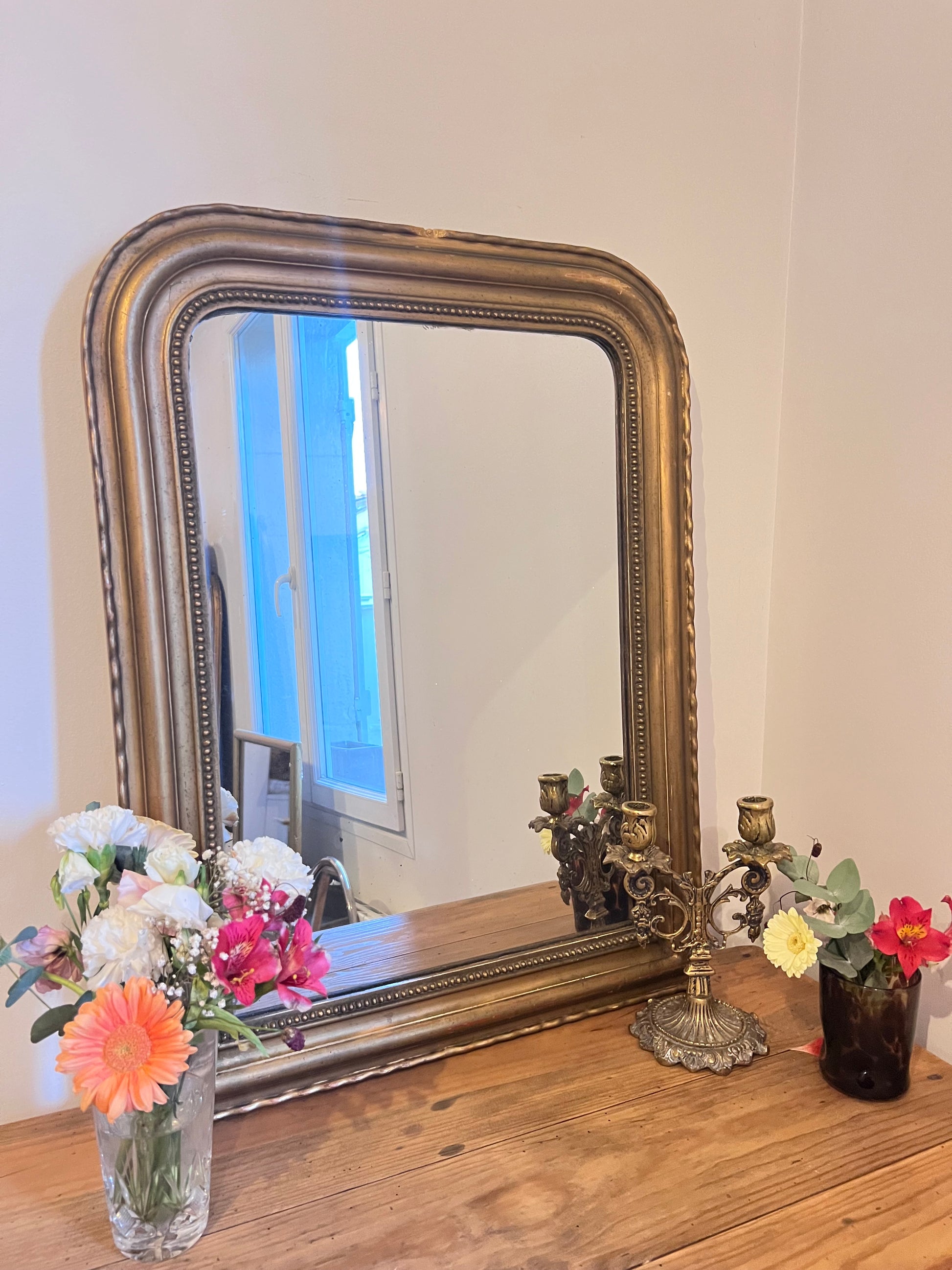 Miroir Louis Philippe, très bon état, quelques petits défauts minimes.