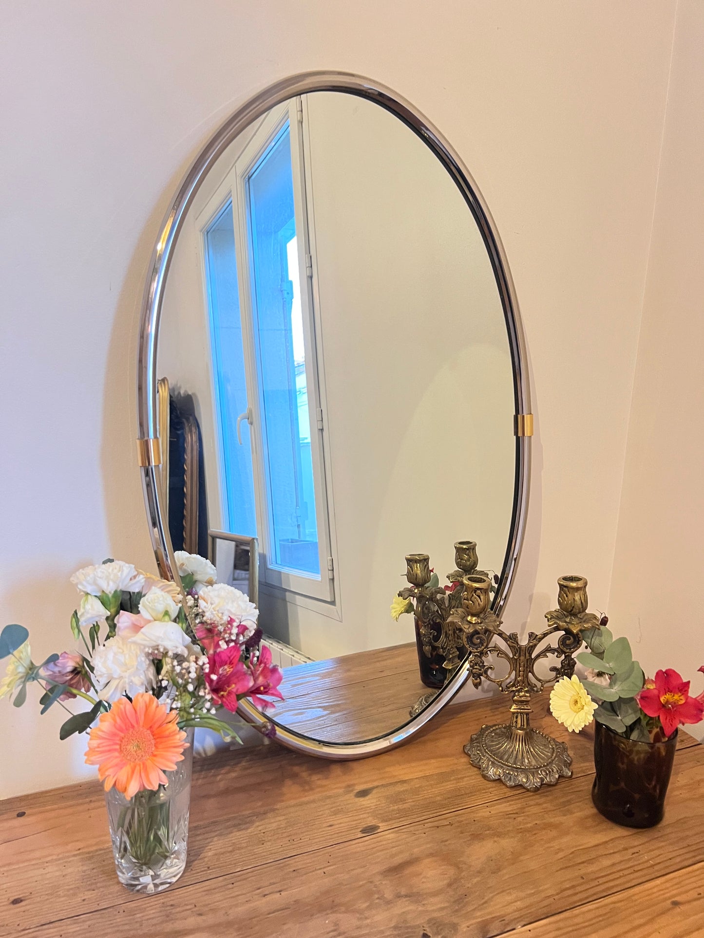 Miroir ovale en métal, parfait état.