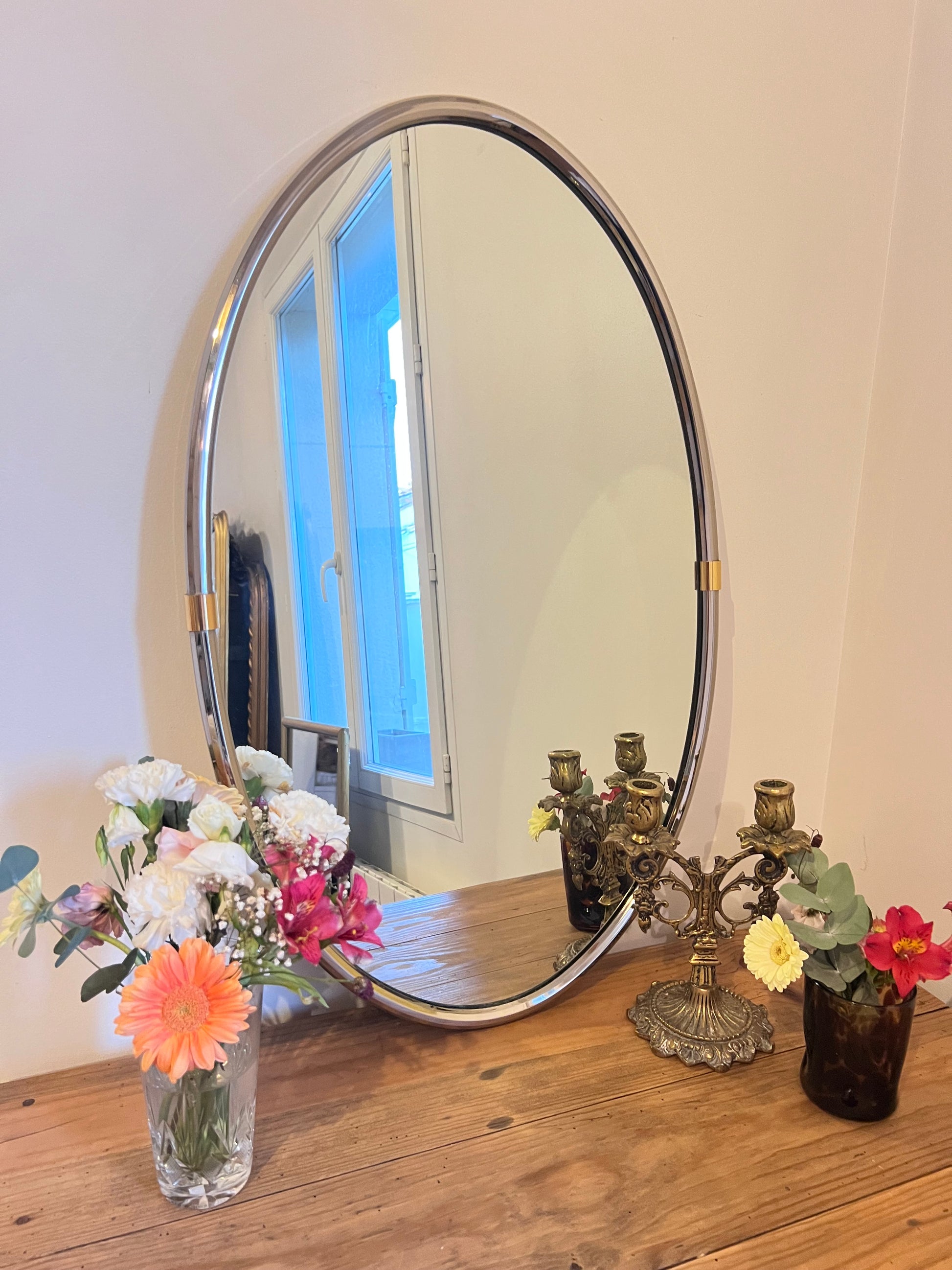 Miroir ovale en métal, parfait état.