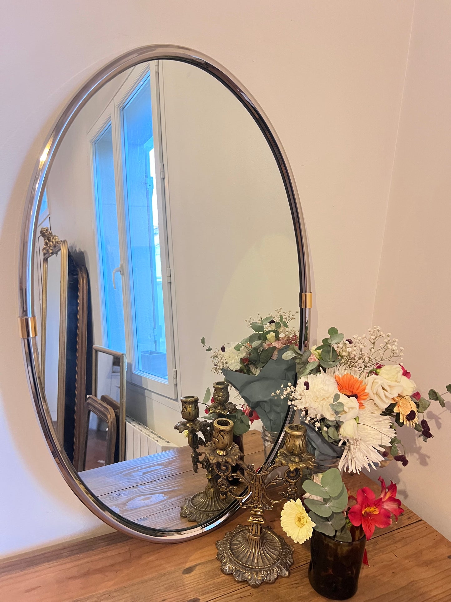 Miroir ovale en métal, parfait état.