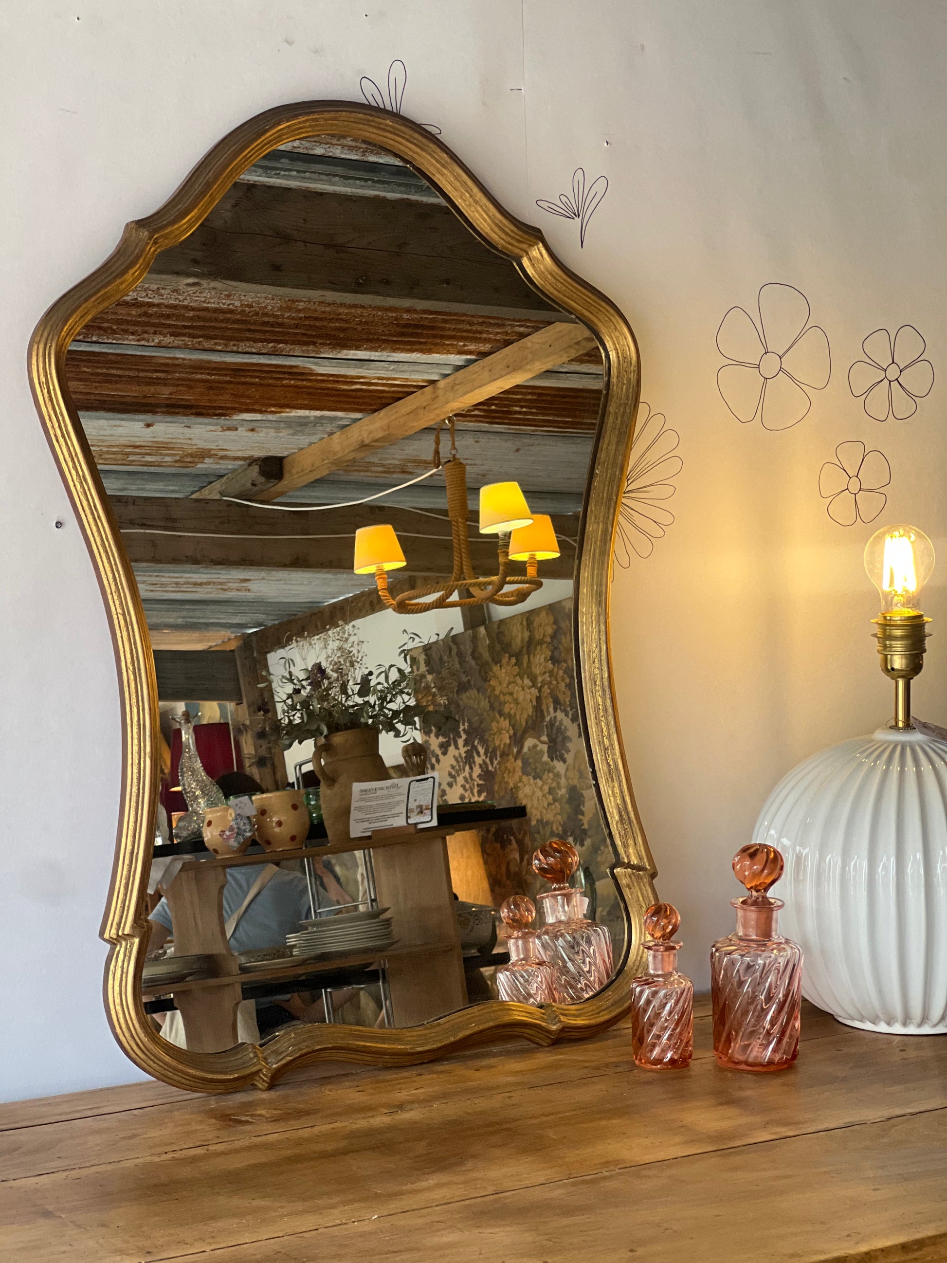 Miroir en bois doré, parfait état.