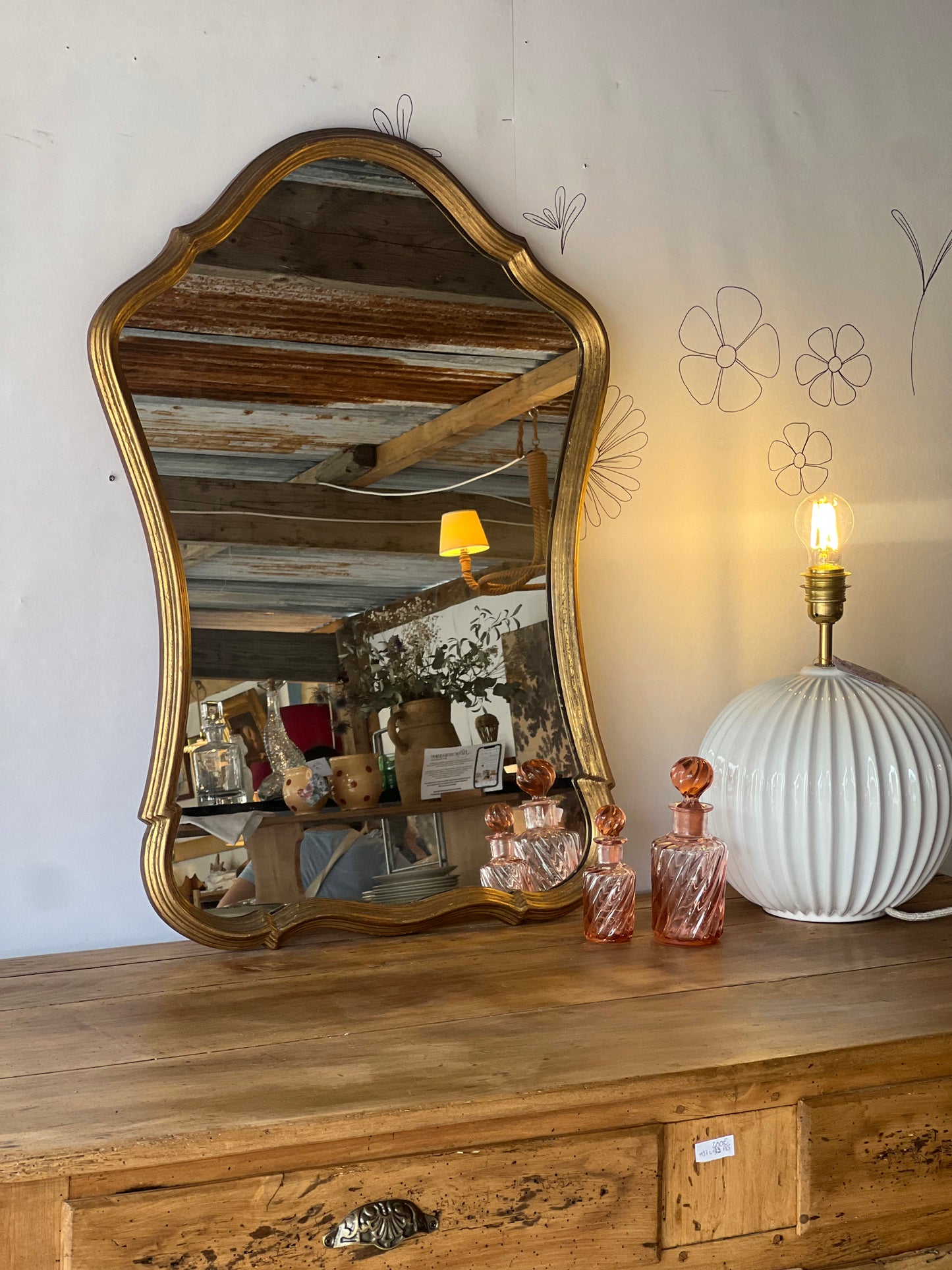 Miroir en bois doré, parfait état.